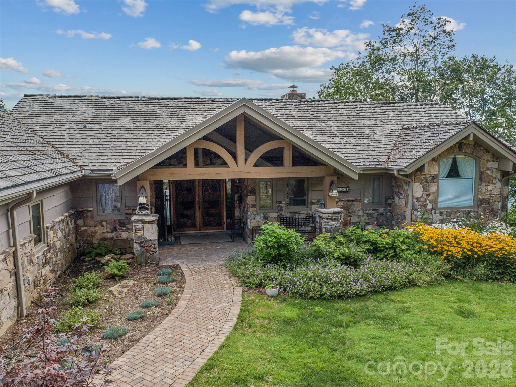 218 Slickrock Road — Burnsville