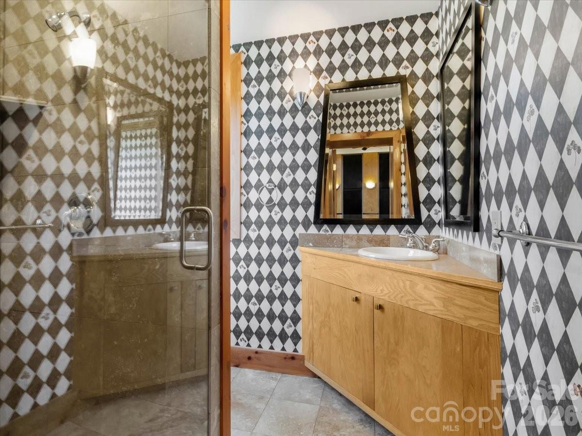 218 Slickrock Road — Burnsville