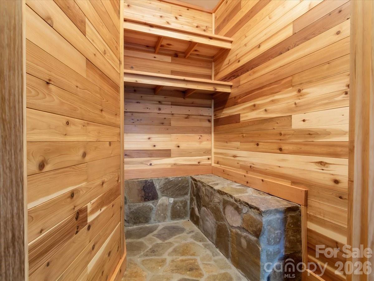 218 Slickrock Road — Burnsville