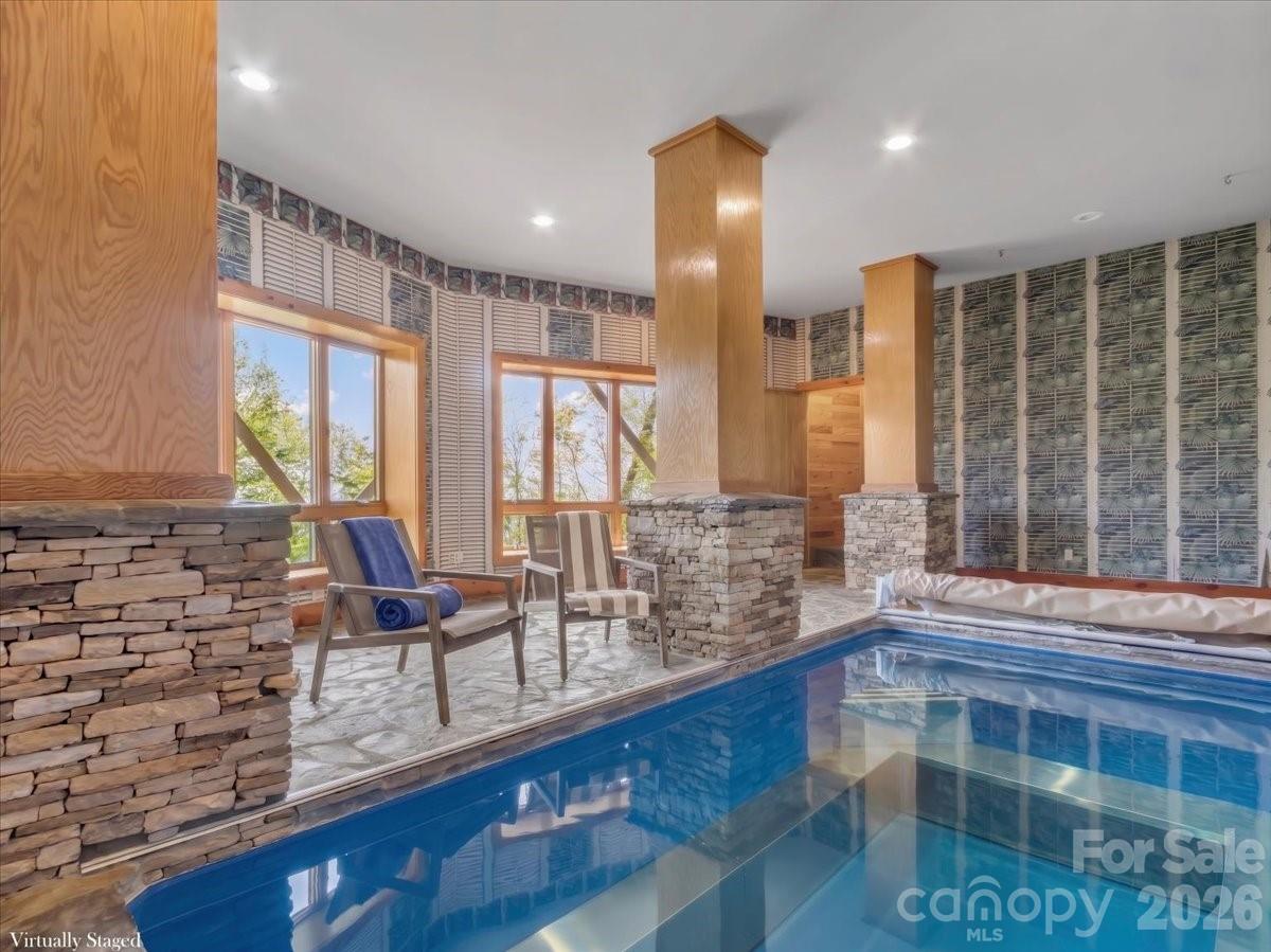 218 Slickrock Road — Burnsville