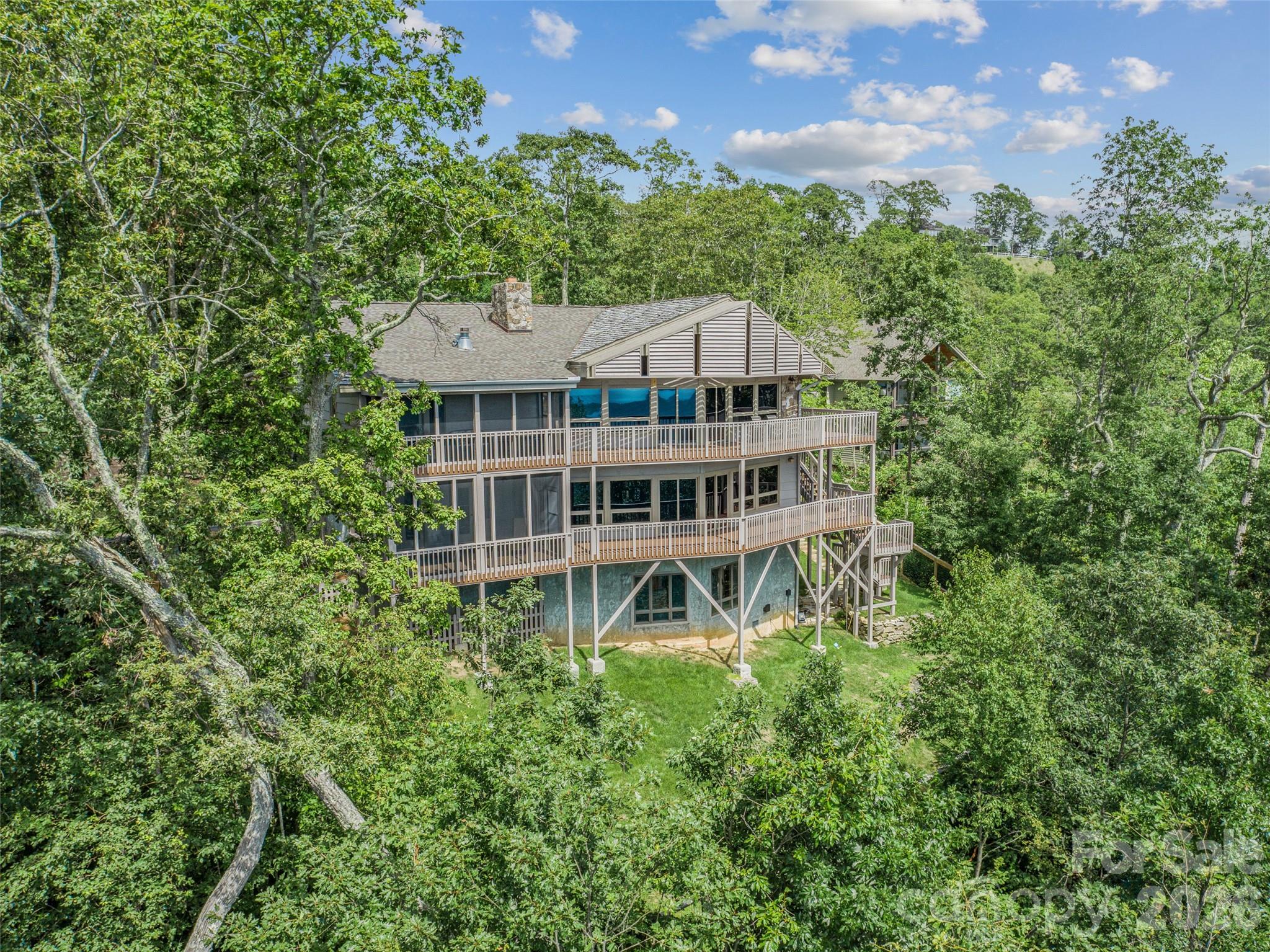 218 Slickrock Road — Burnsville