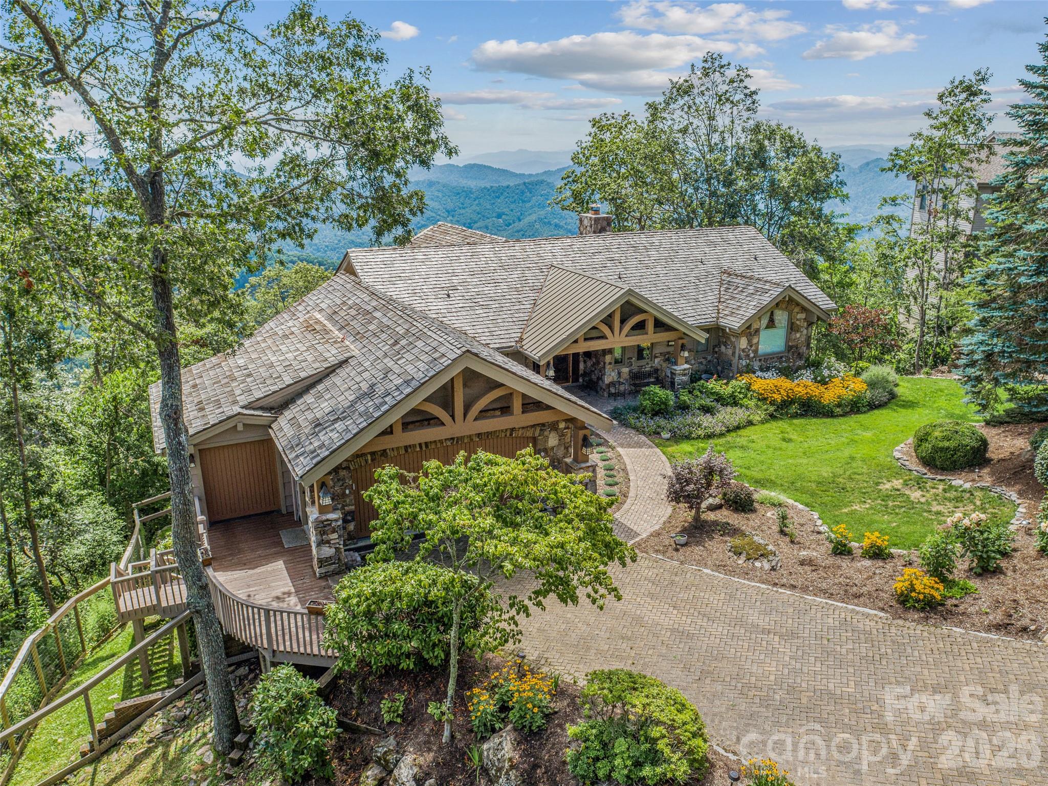 218 Slickrock Road — Burnsville