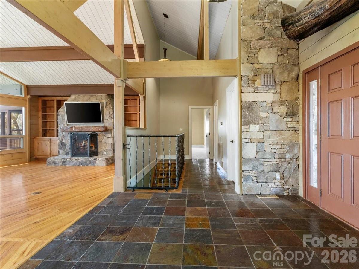 218 Slickrock Road — Burnsville
