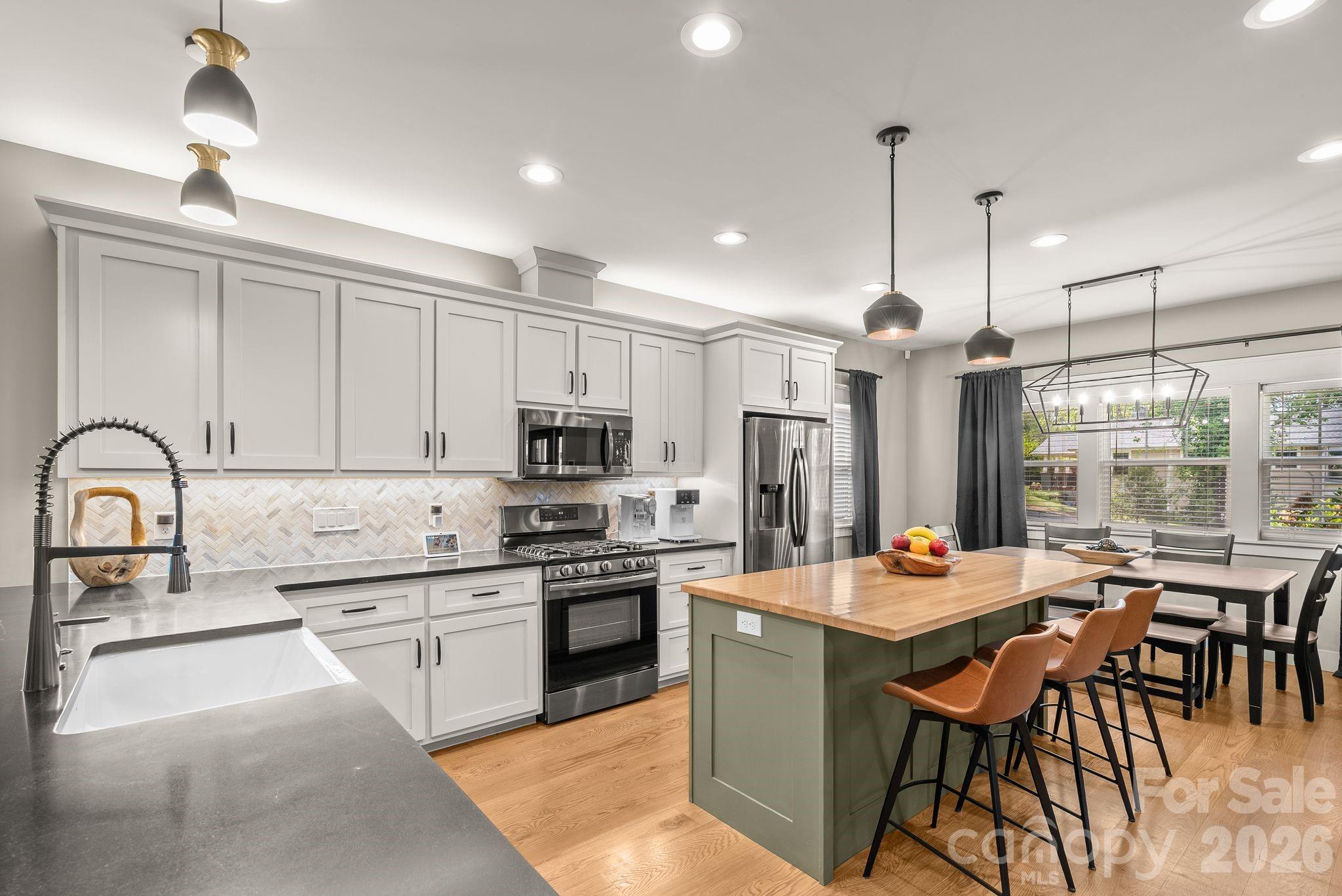 7 Acona Lane — Asheville