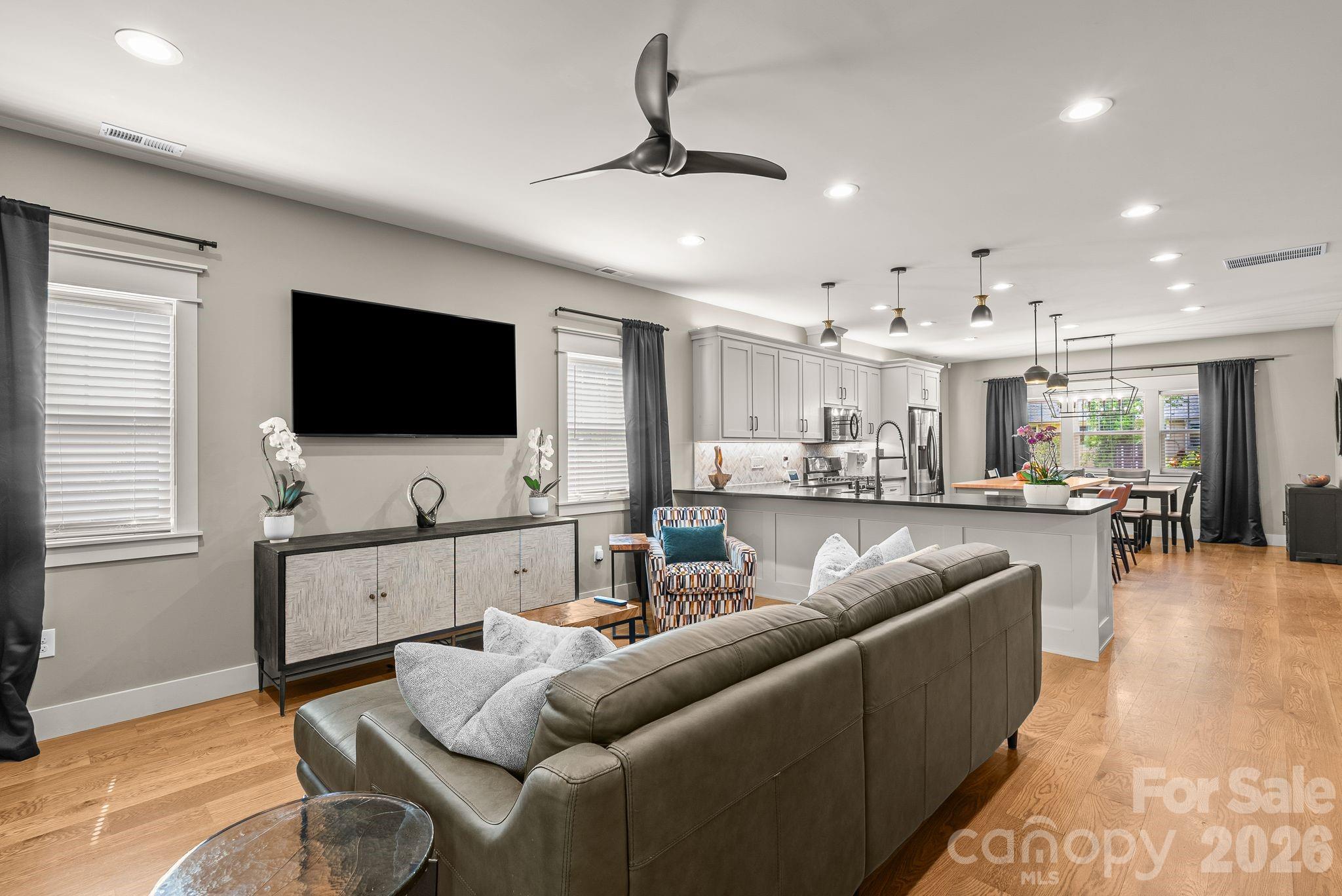 7 Acona Lane — Asheville