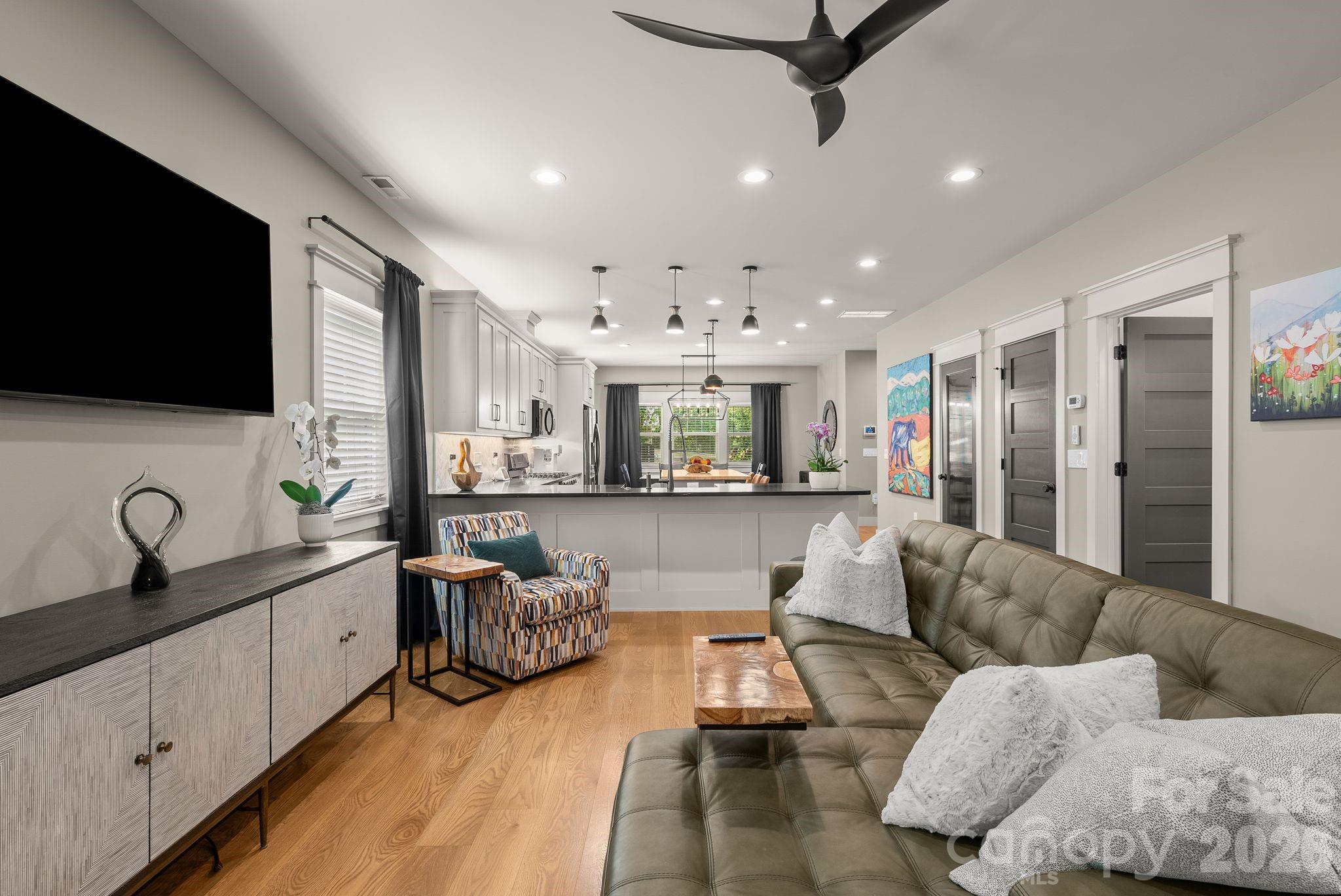 7 Acona Lane — Asheville