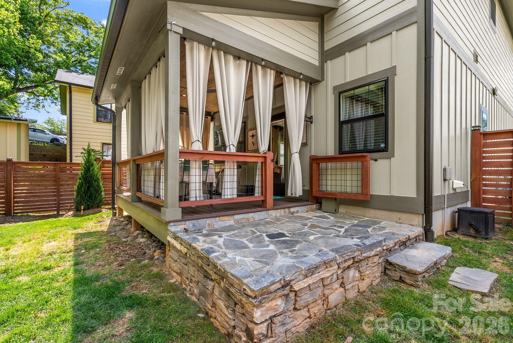 7 Acona Lane — Asheville