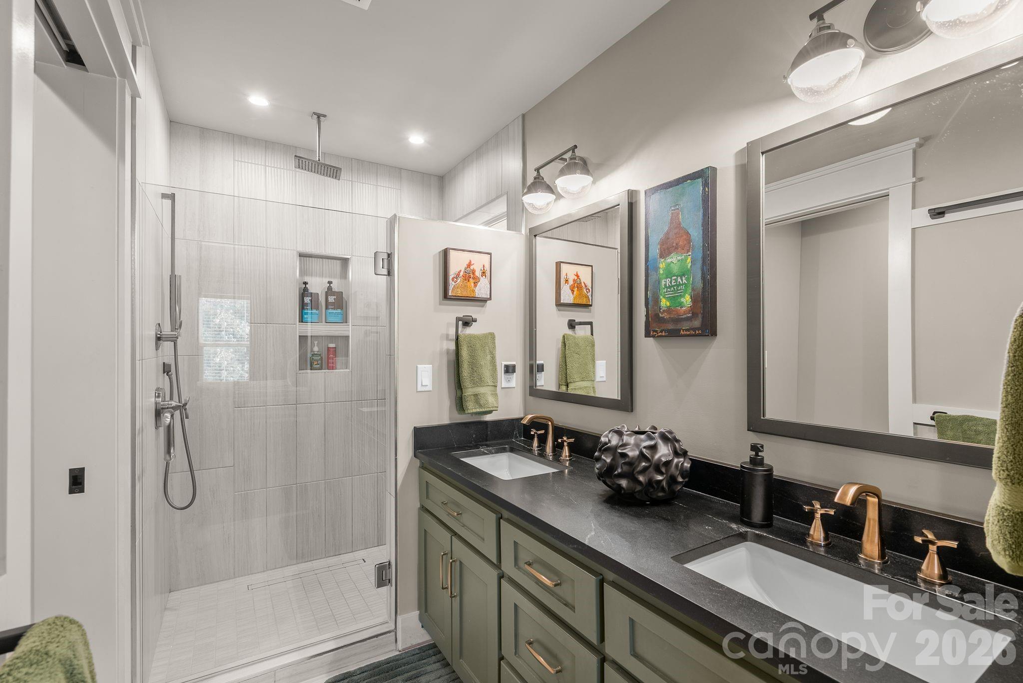 7 Acona Lane — Asheville