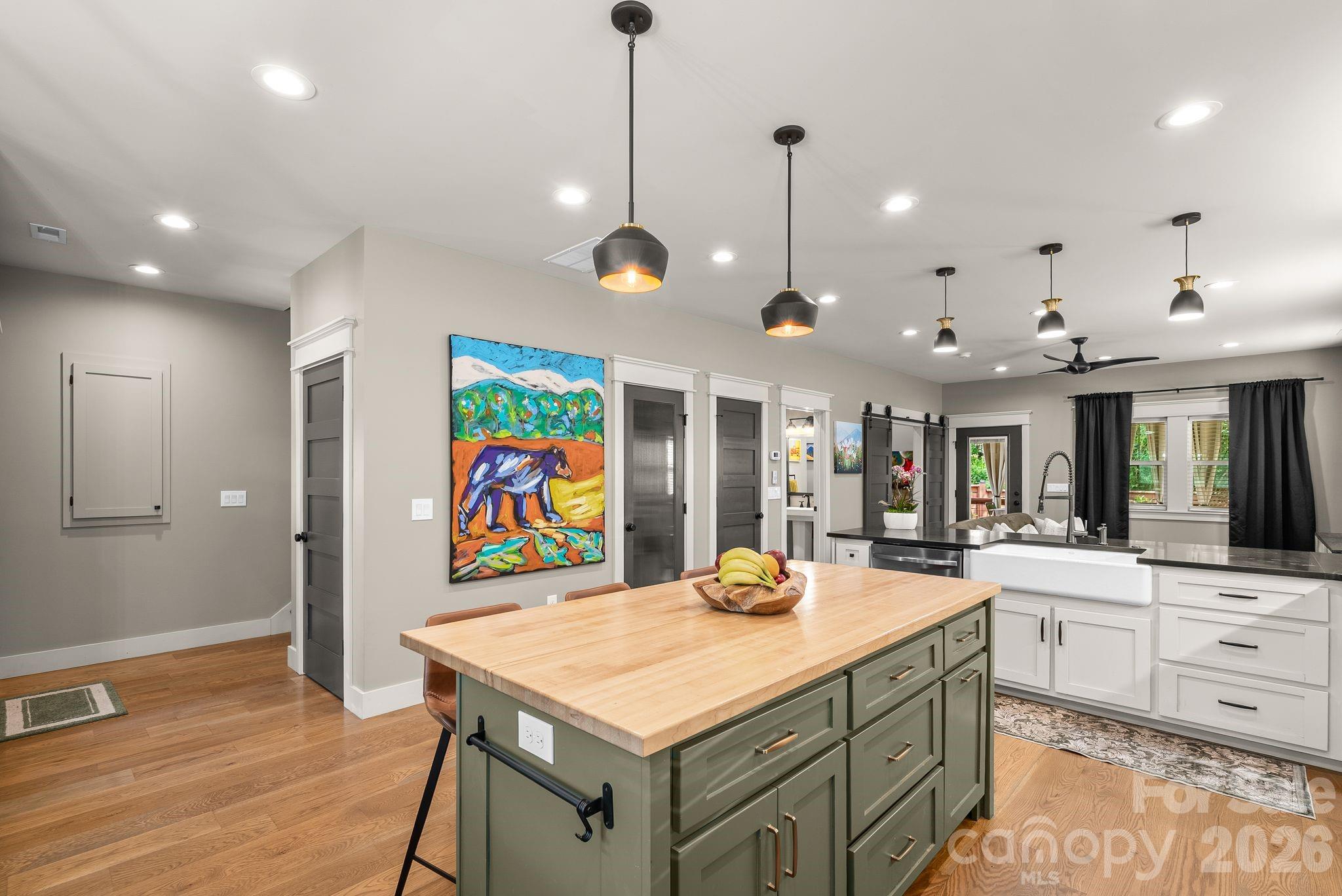 7 Acona Lane — Asheville