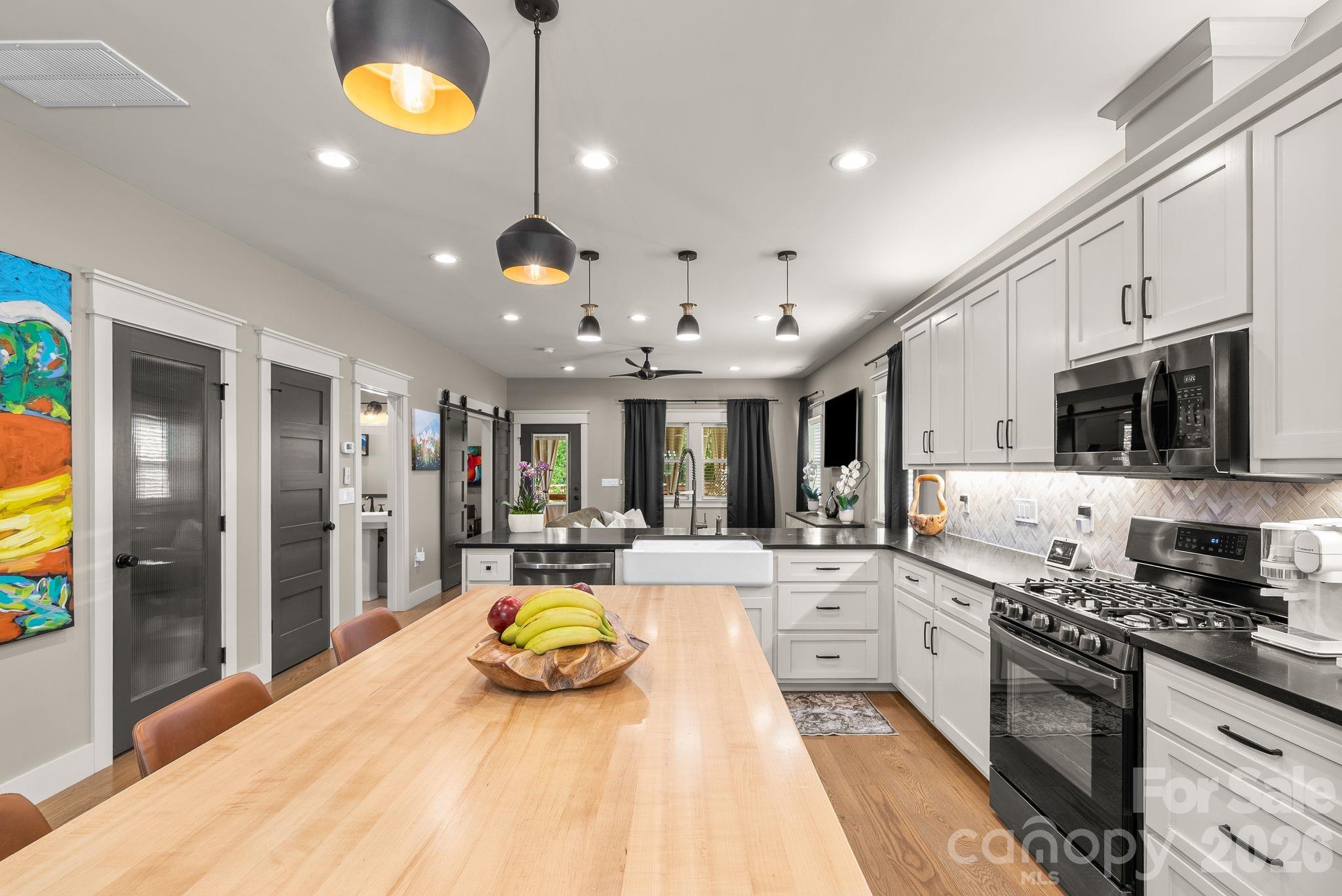 7 Acona Lane — Asheville