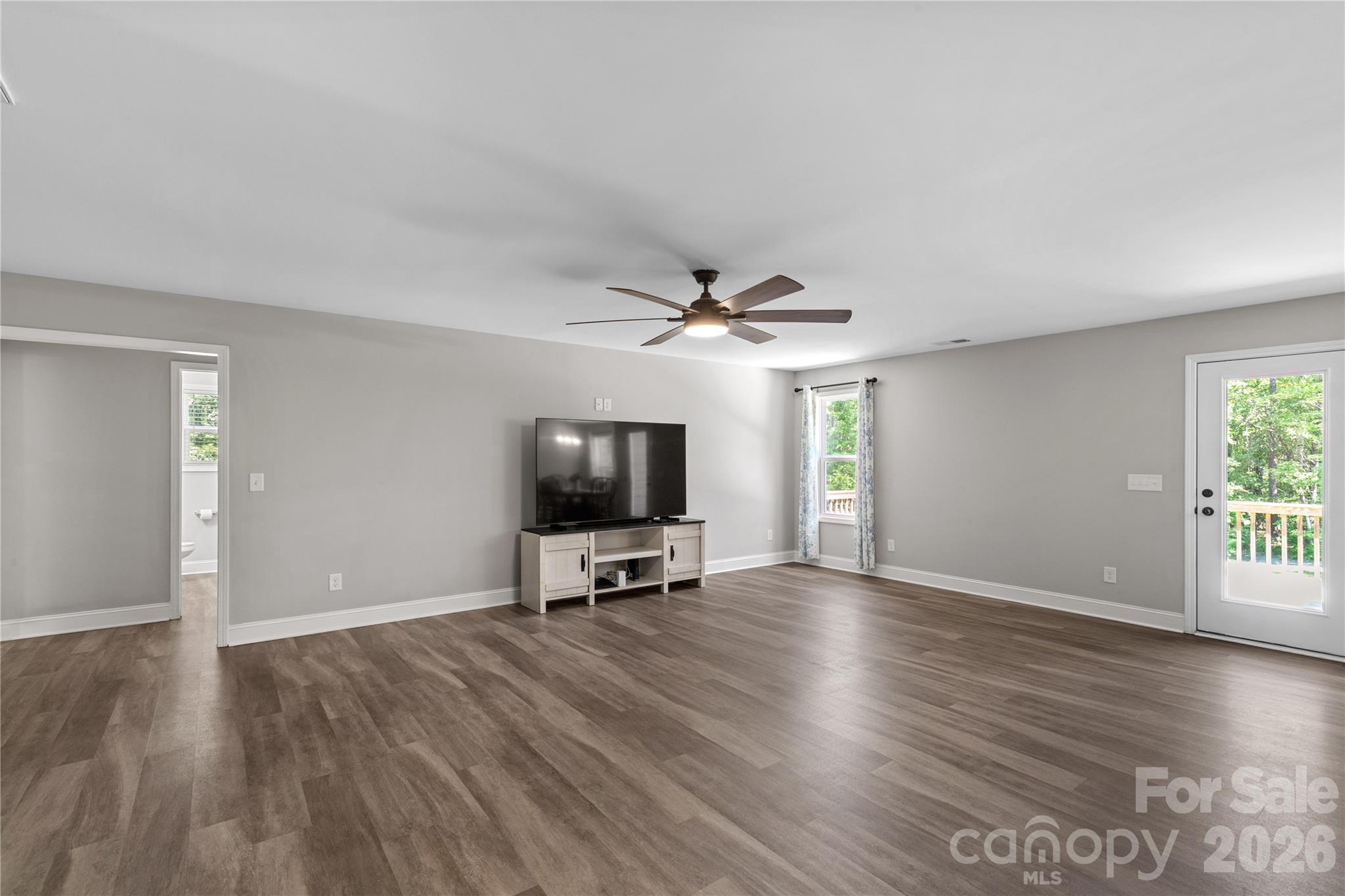 4335 Palmer Lloyd Road — Lancaster