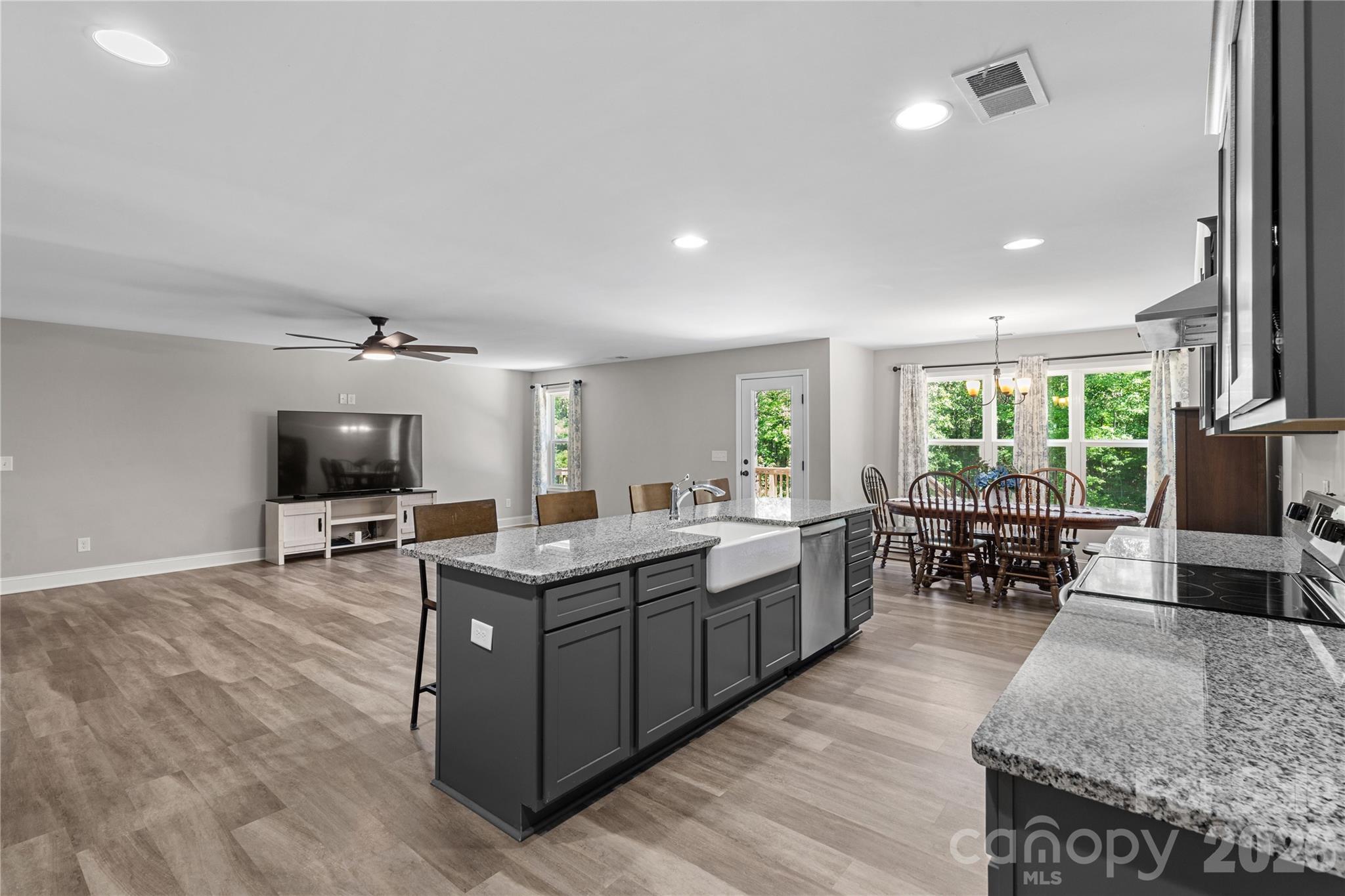 4335 Palmer Lloyd Road — Lancaster