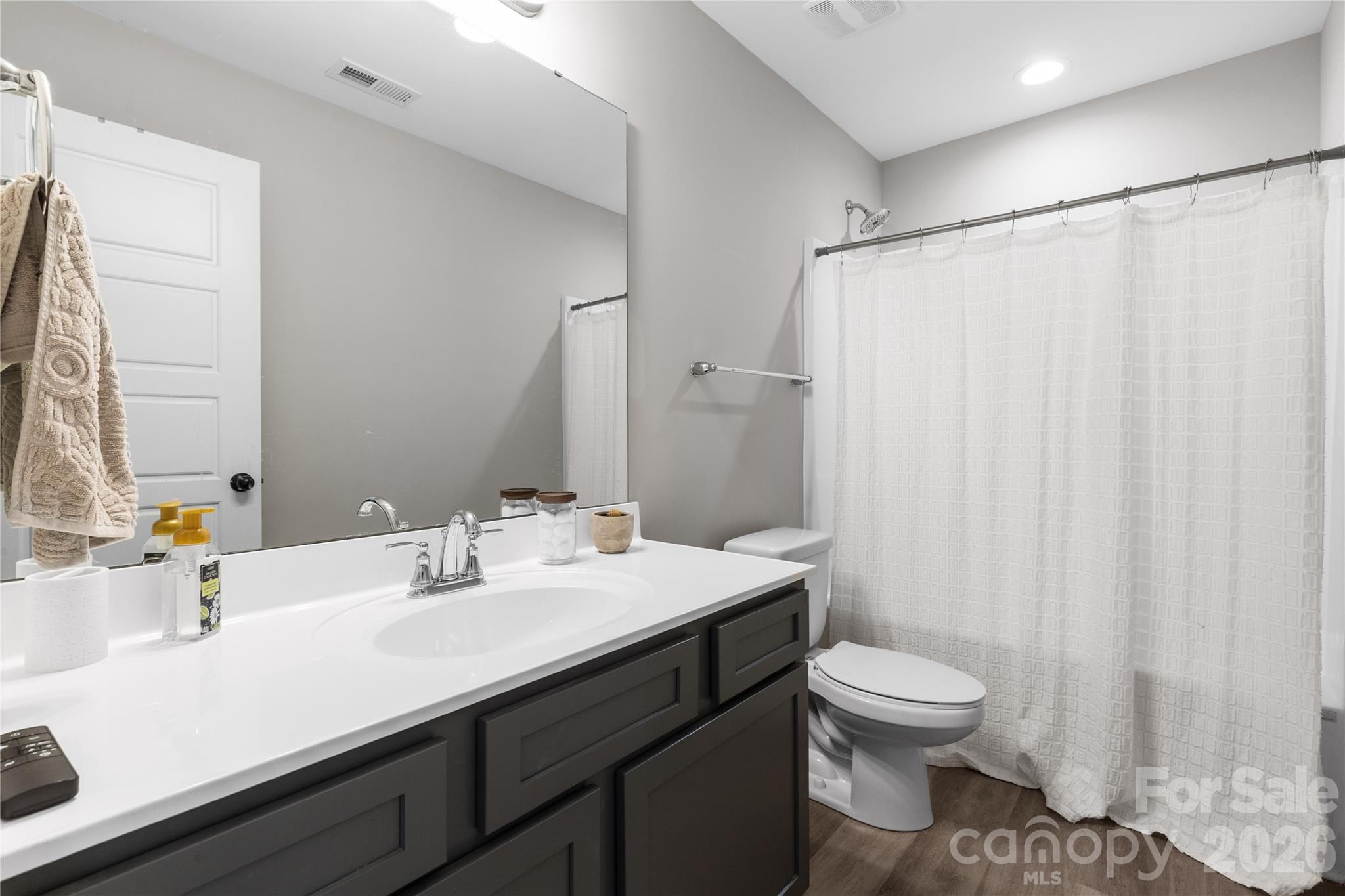 4335 Palmer Lloyd Road — Lancaster