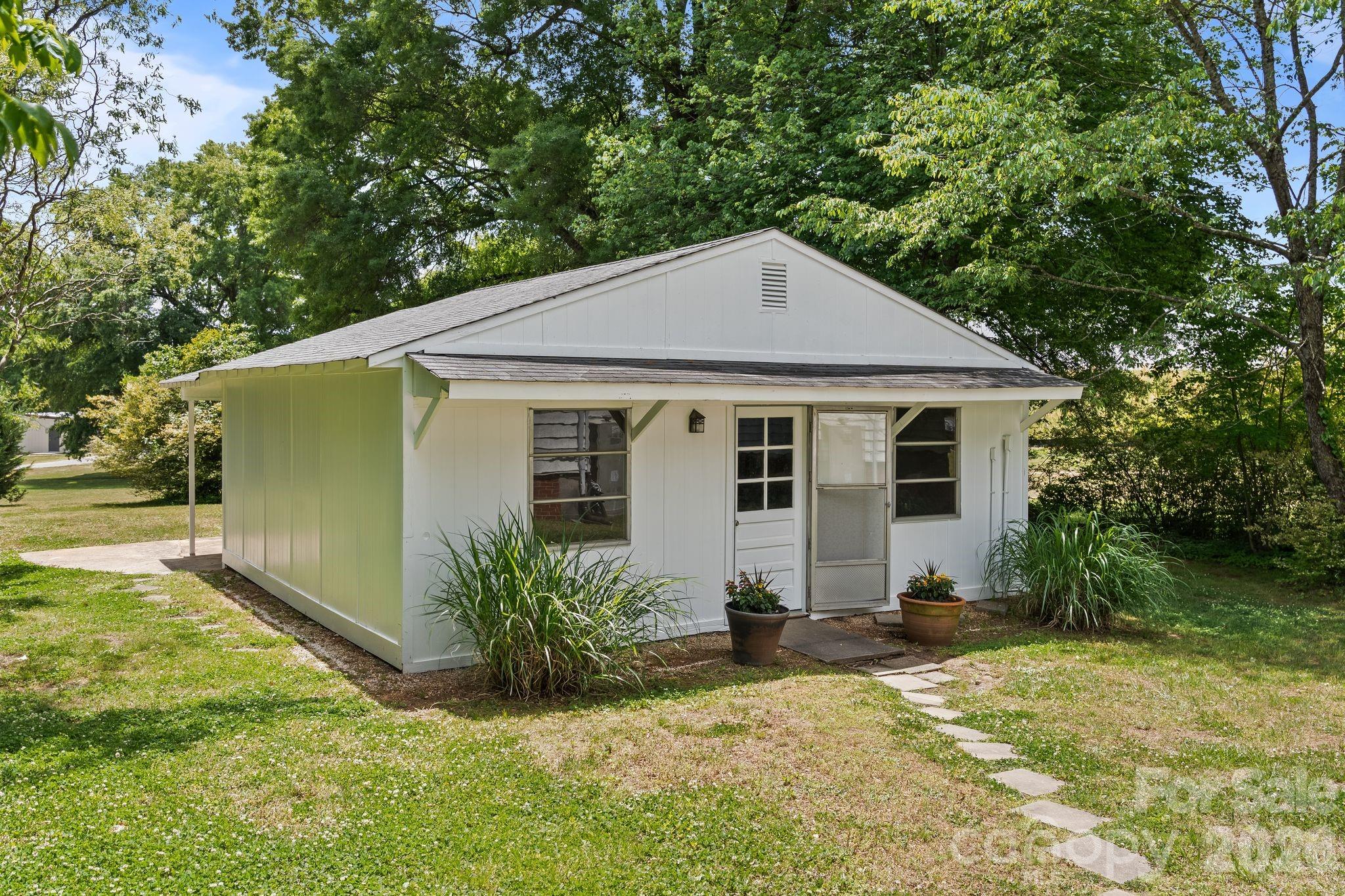 753 Carpenter Avenue — Mooresville