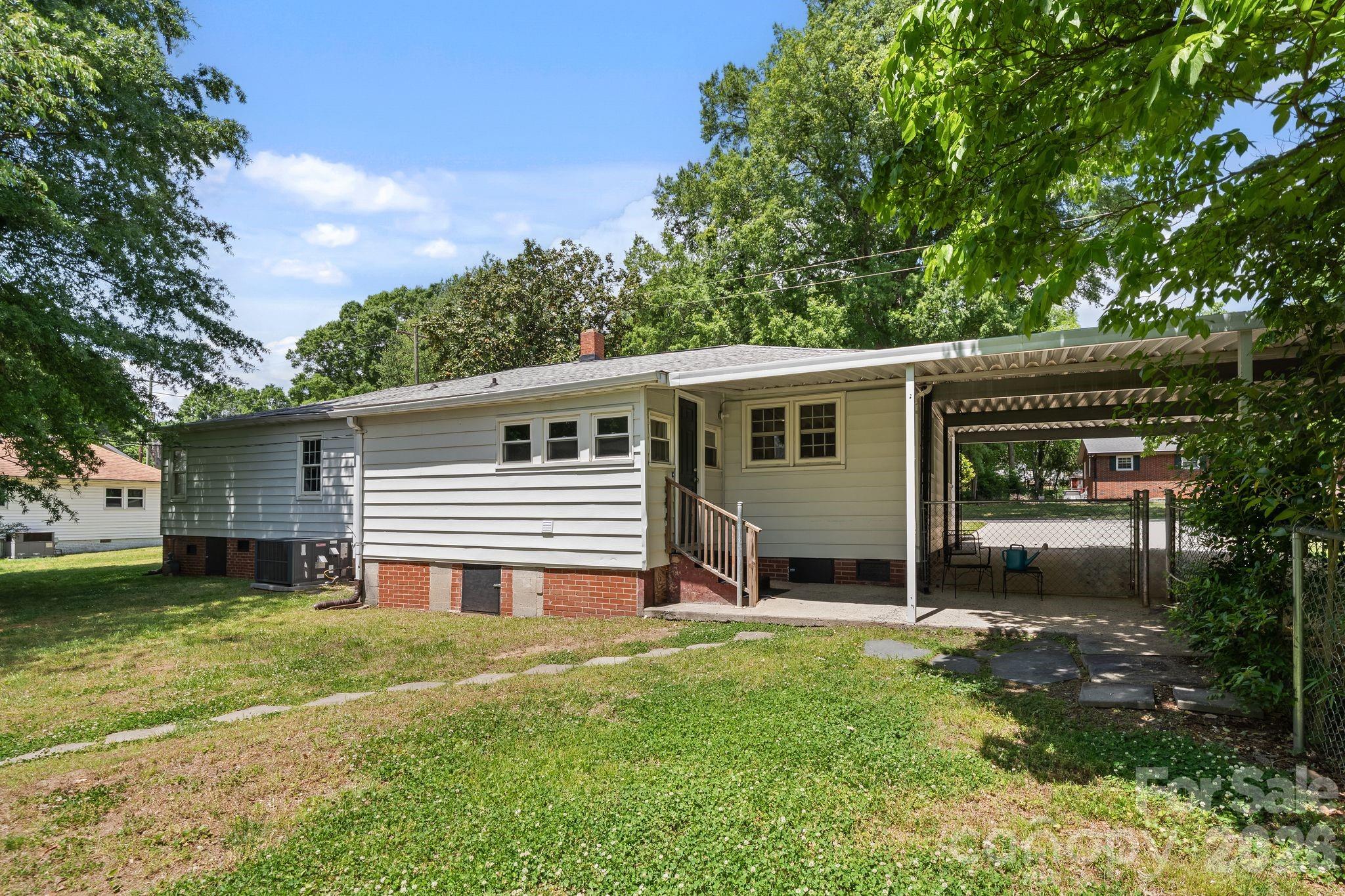 753 Carpenter Avenue — Mooresville
