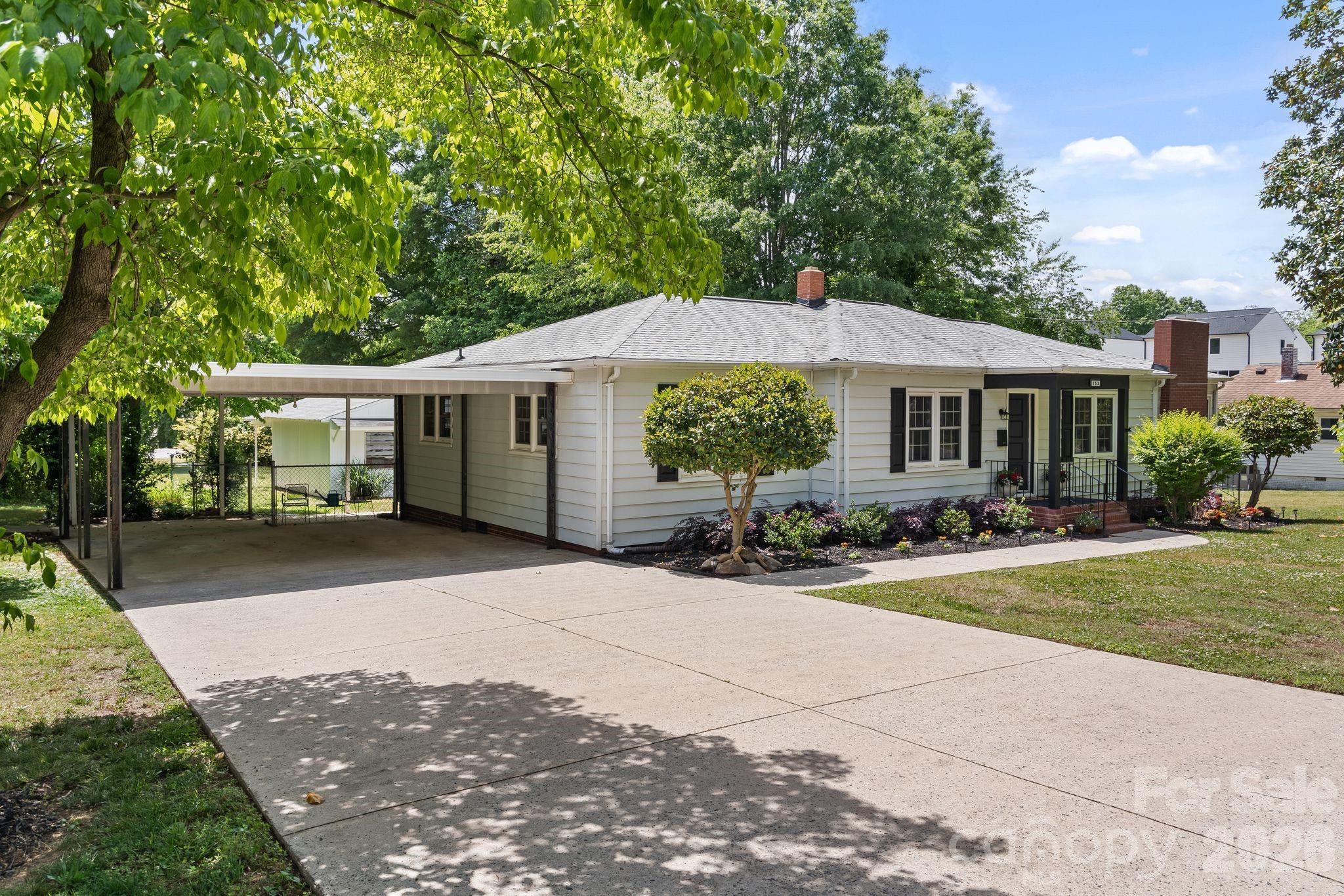 753 Carpenter Avenue — Mooresville