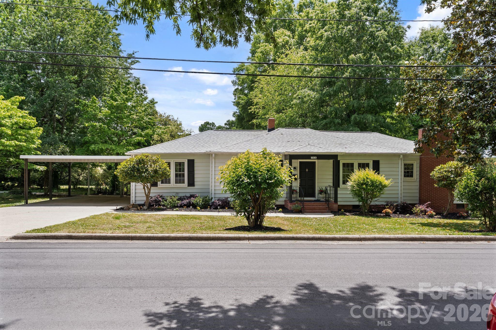 753 Carpenter Avenue — Mooresville
