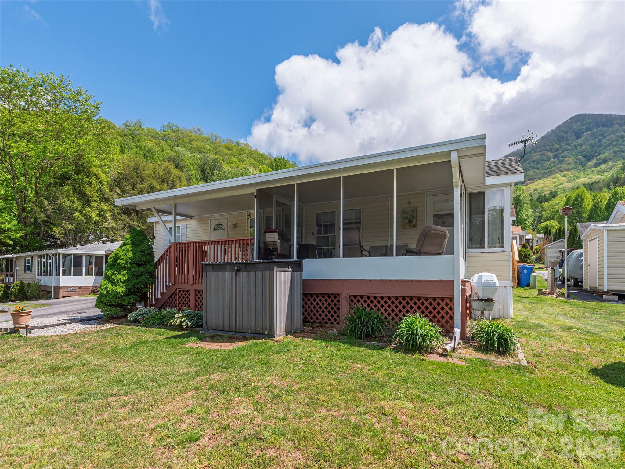 11 Valentine Drive — Maggie Valley