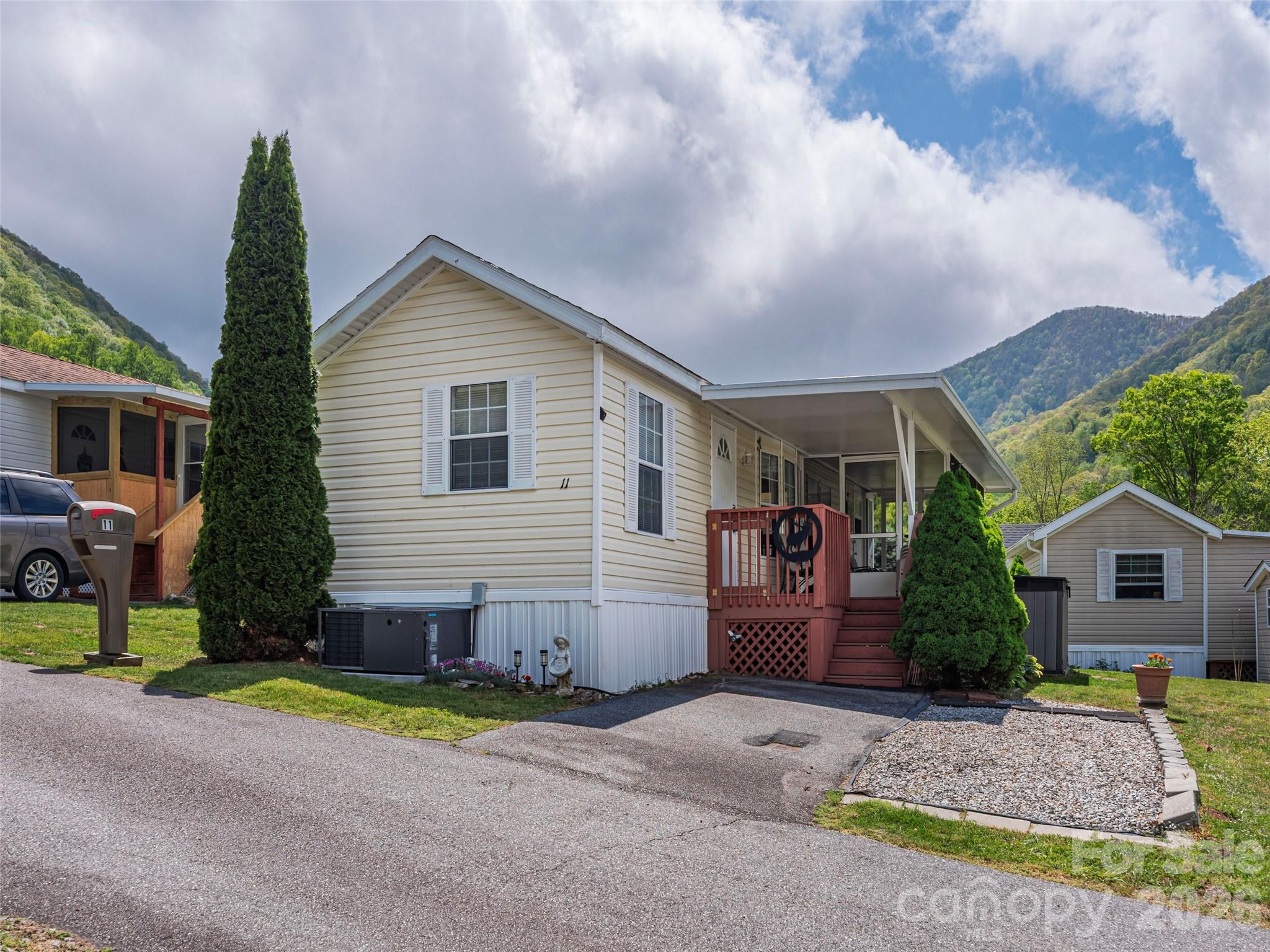 11 Valentine Drive — Maggie Valley