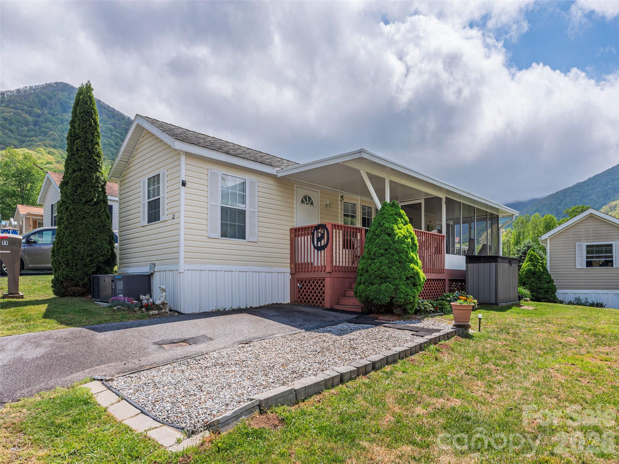 11 Valentine Drive — Maggie Valley