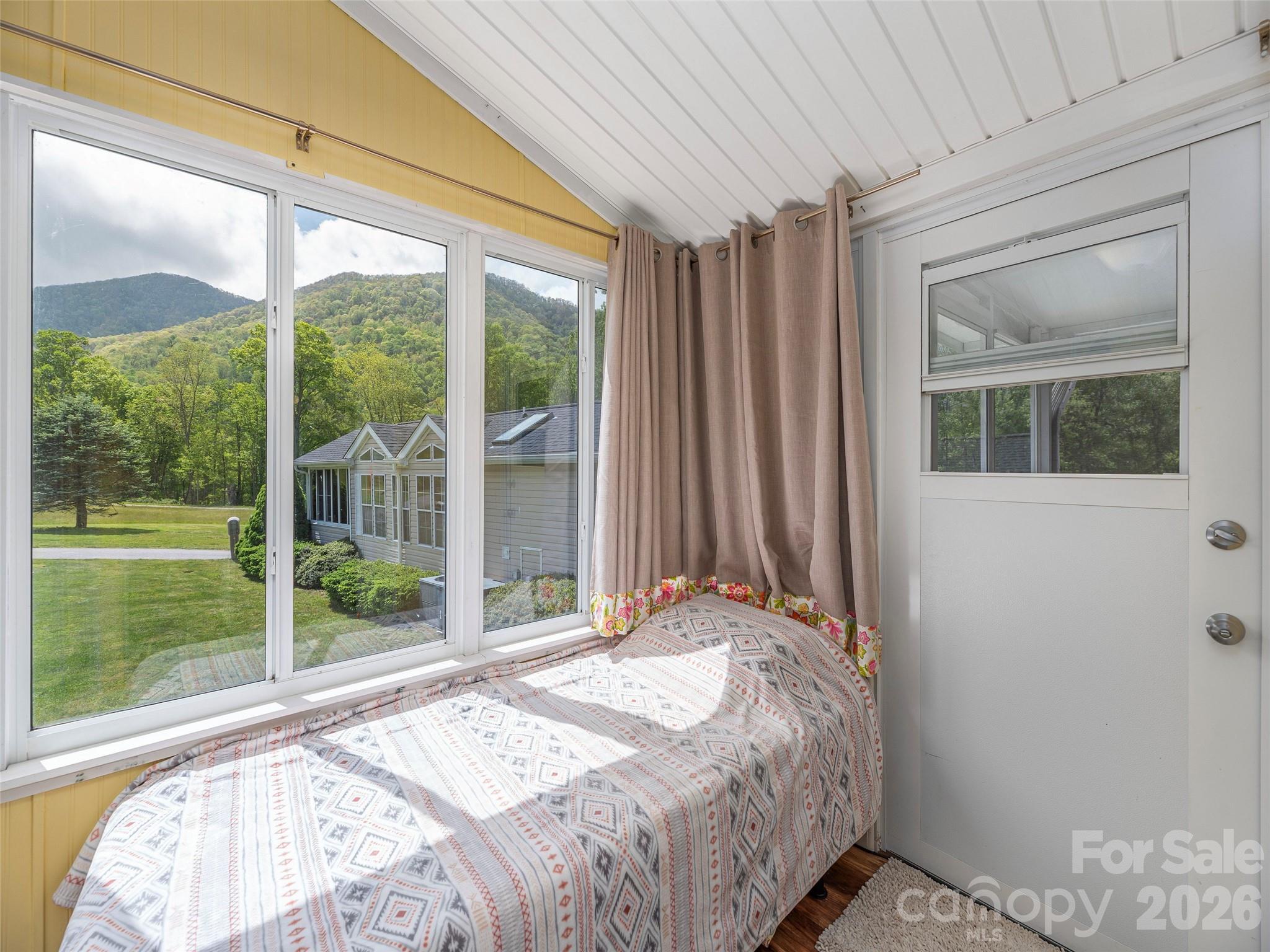 11 Valentine Drive — Maggie Valley
