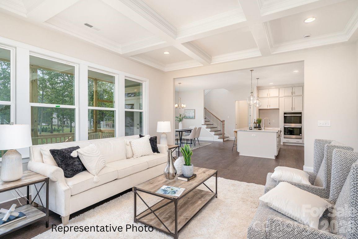20396 Queens Street — Cornelius