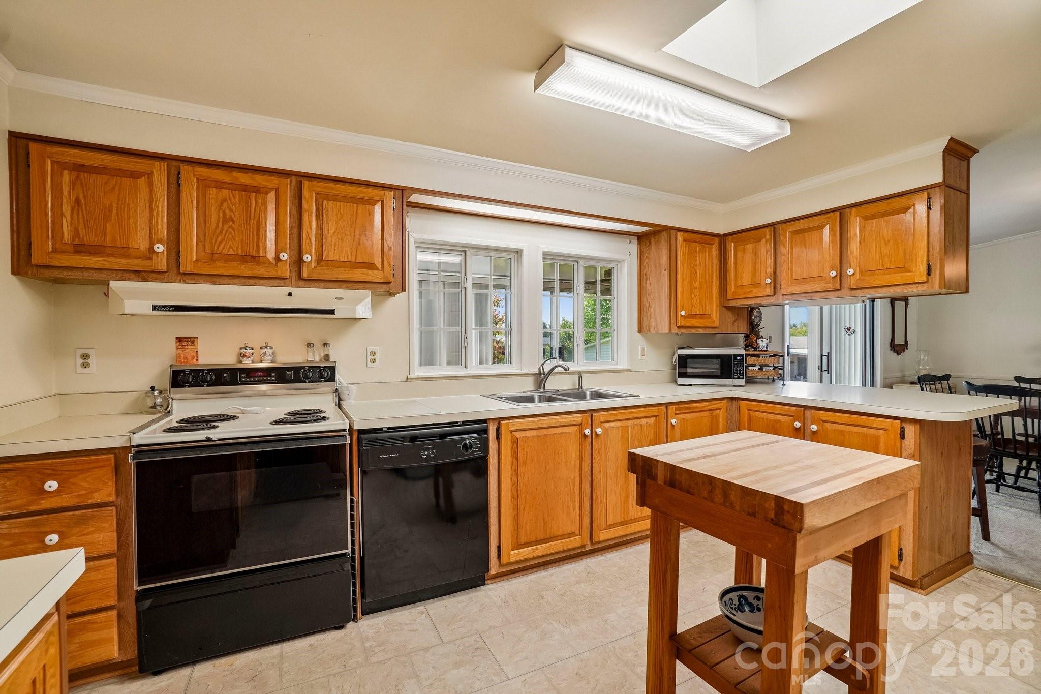 10 N June Lane — Hendersonville