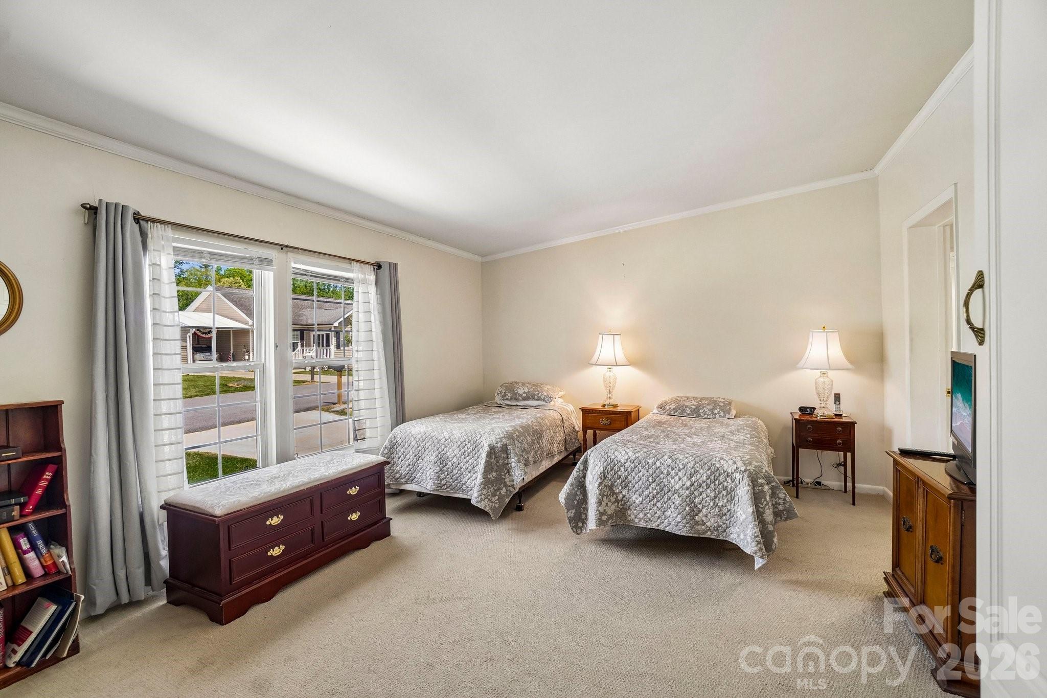 10 N June Lane — Hendersonville