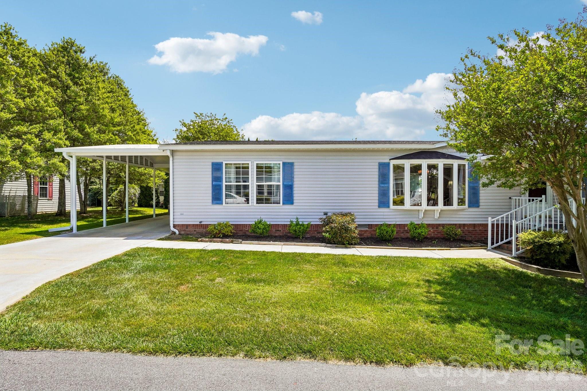 10 N June Lane — Hendersonville