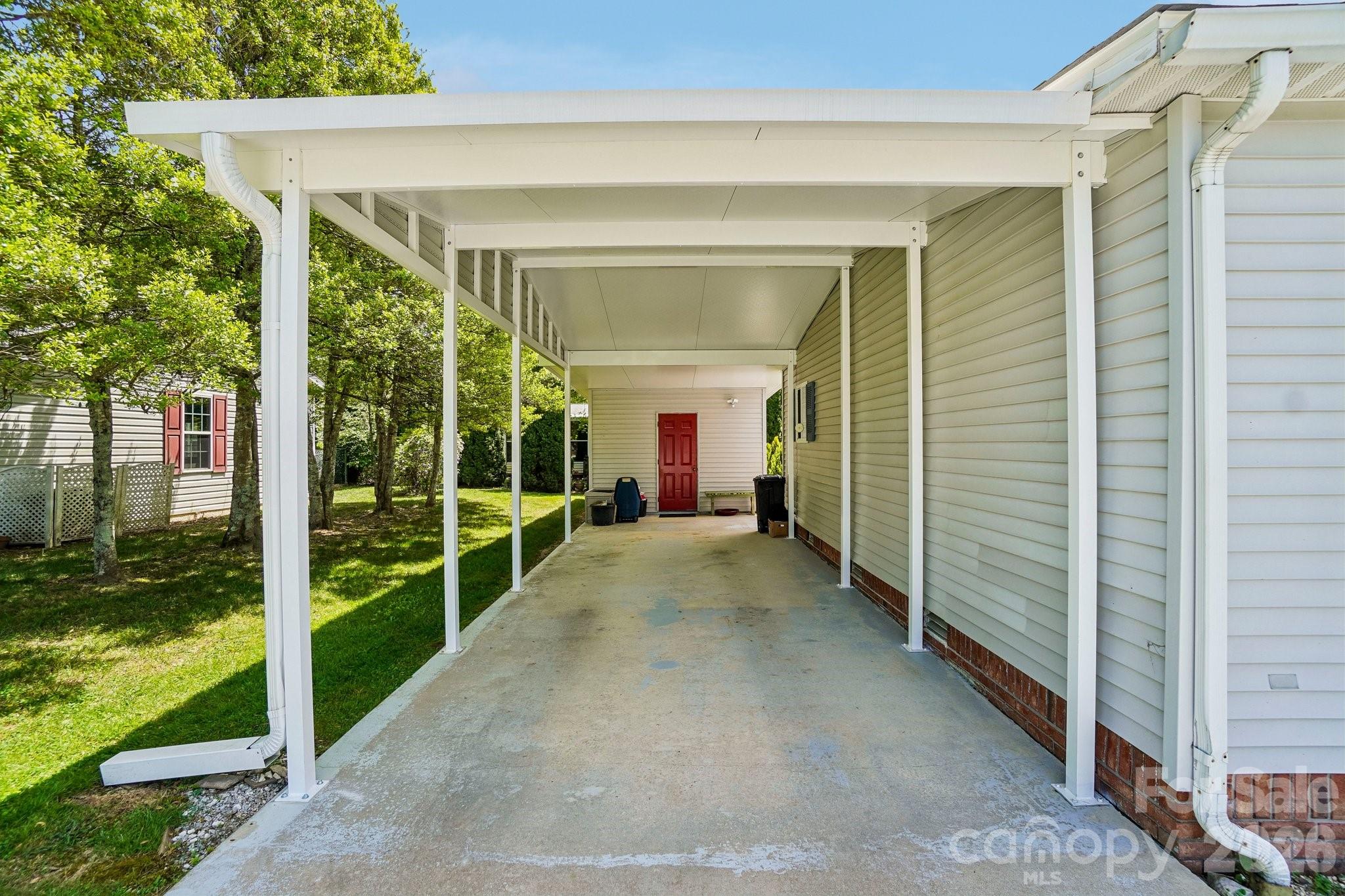 10 N June Lane — Hendersonville