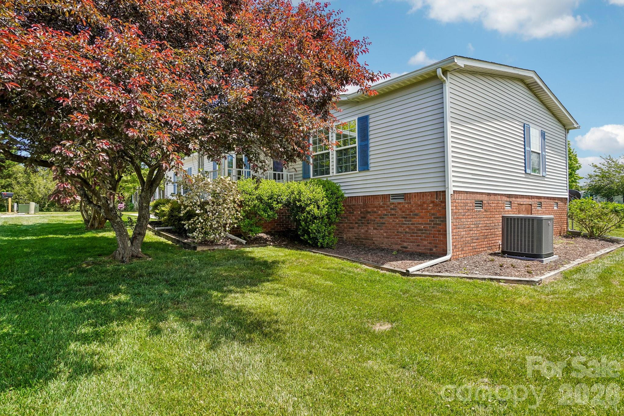 10 N June Lane — Hendersonville