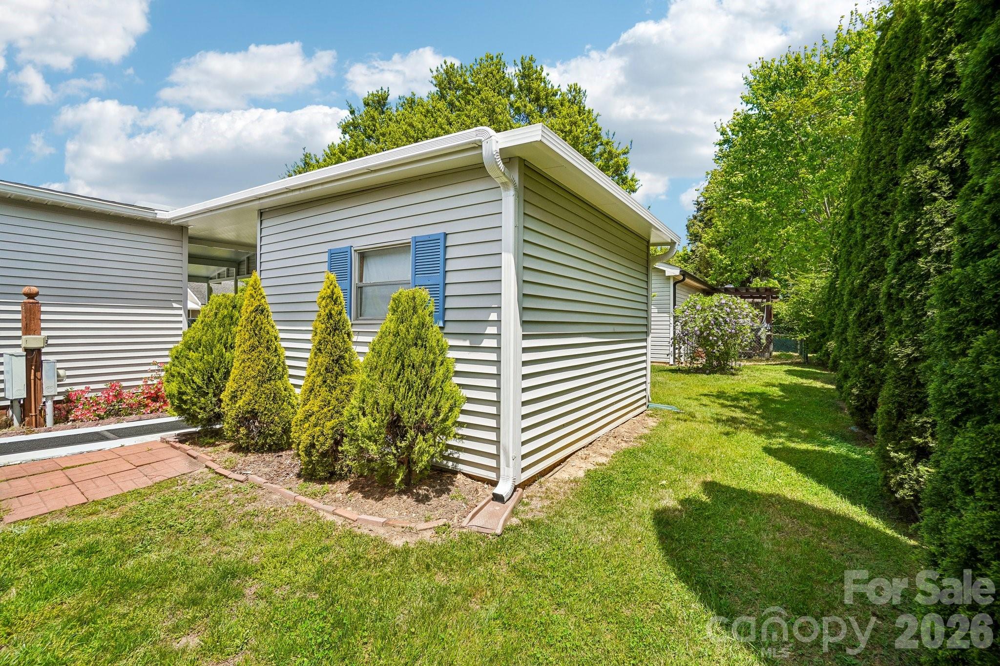 10 N June Lane — Hendersonville