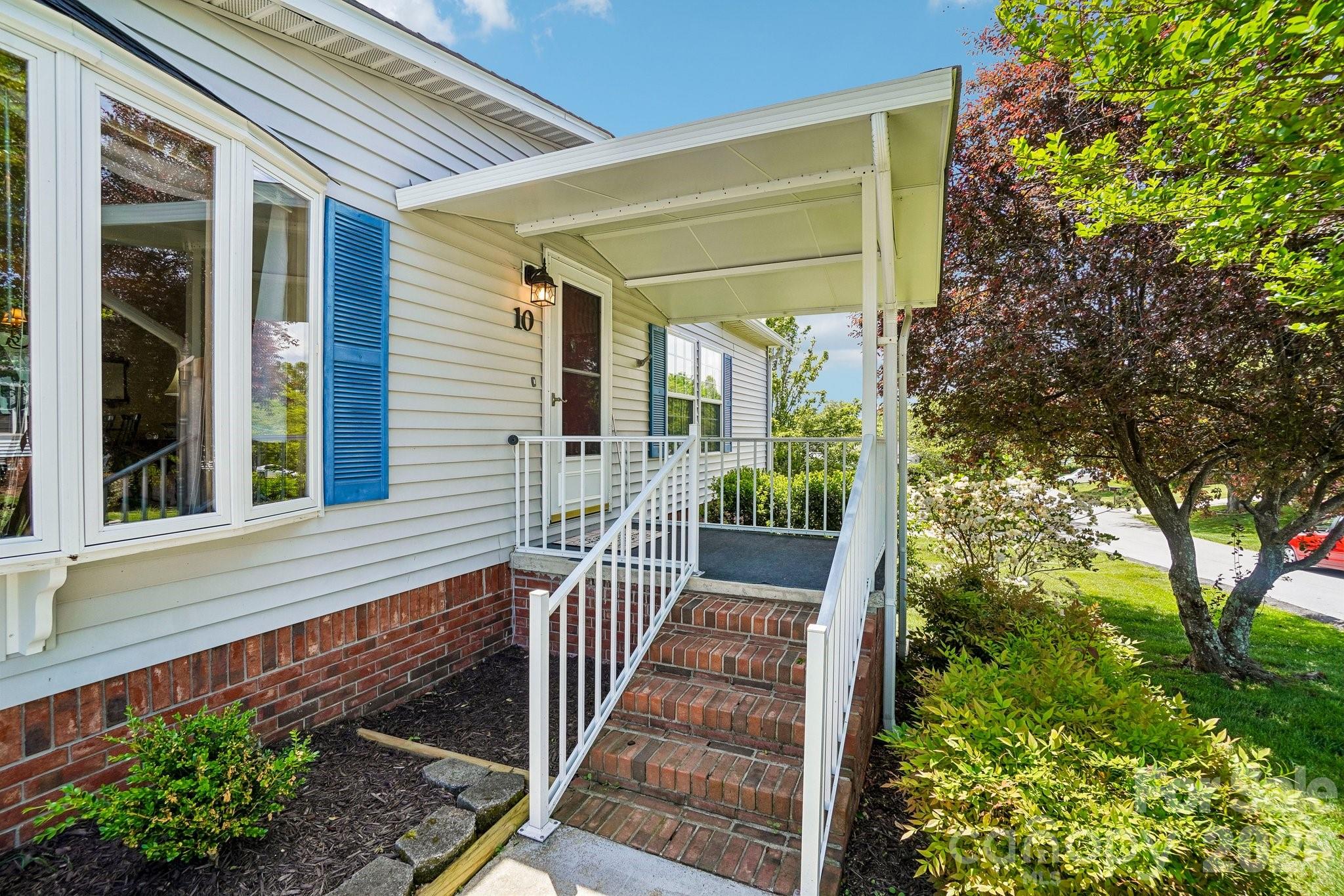 10 N June Lane — Hendersonville