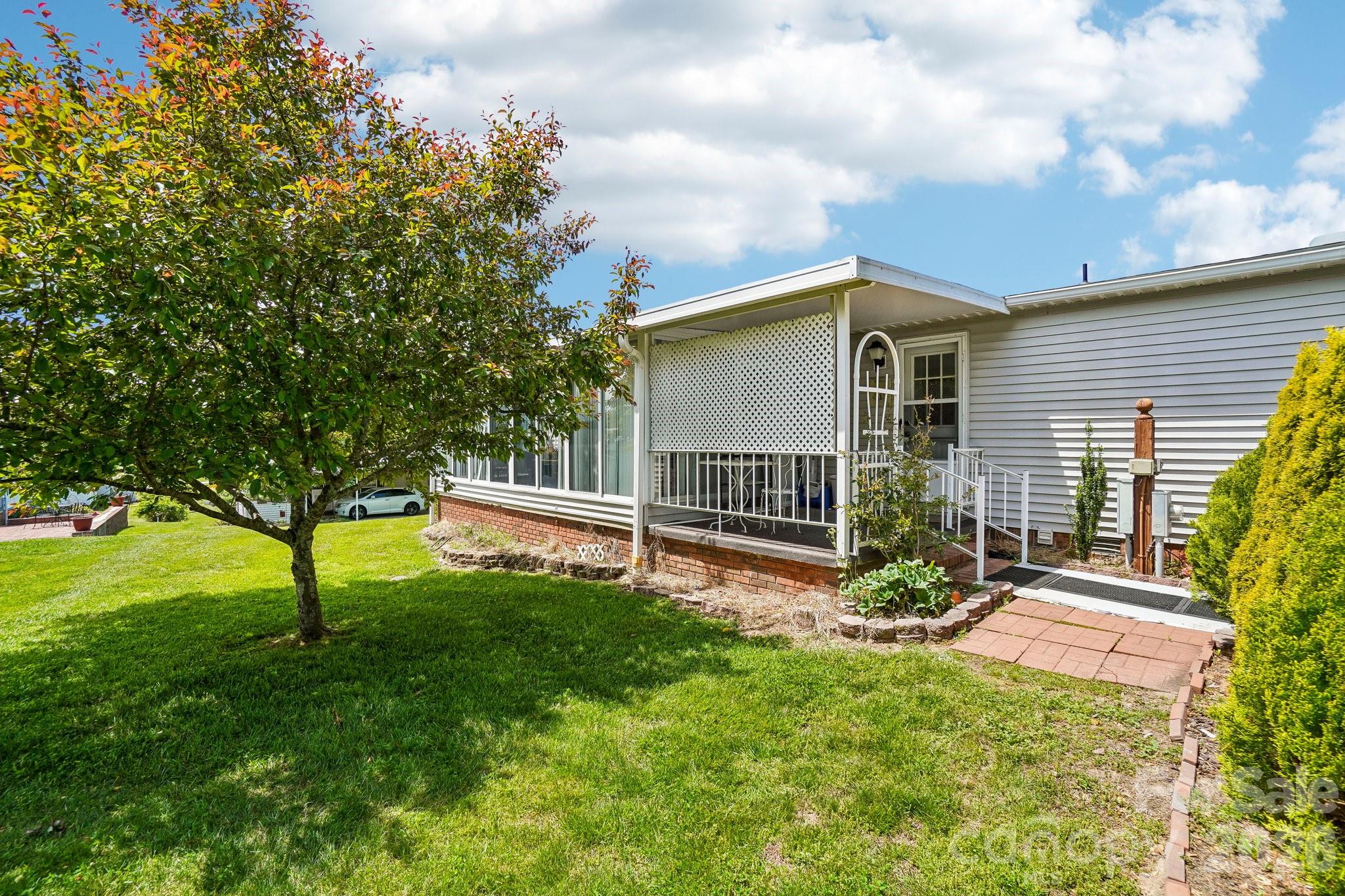 10 N June Lane — Hendersonville