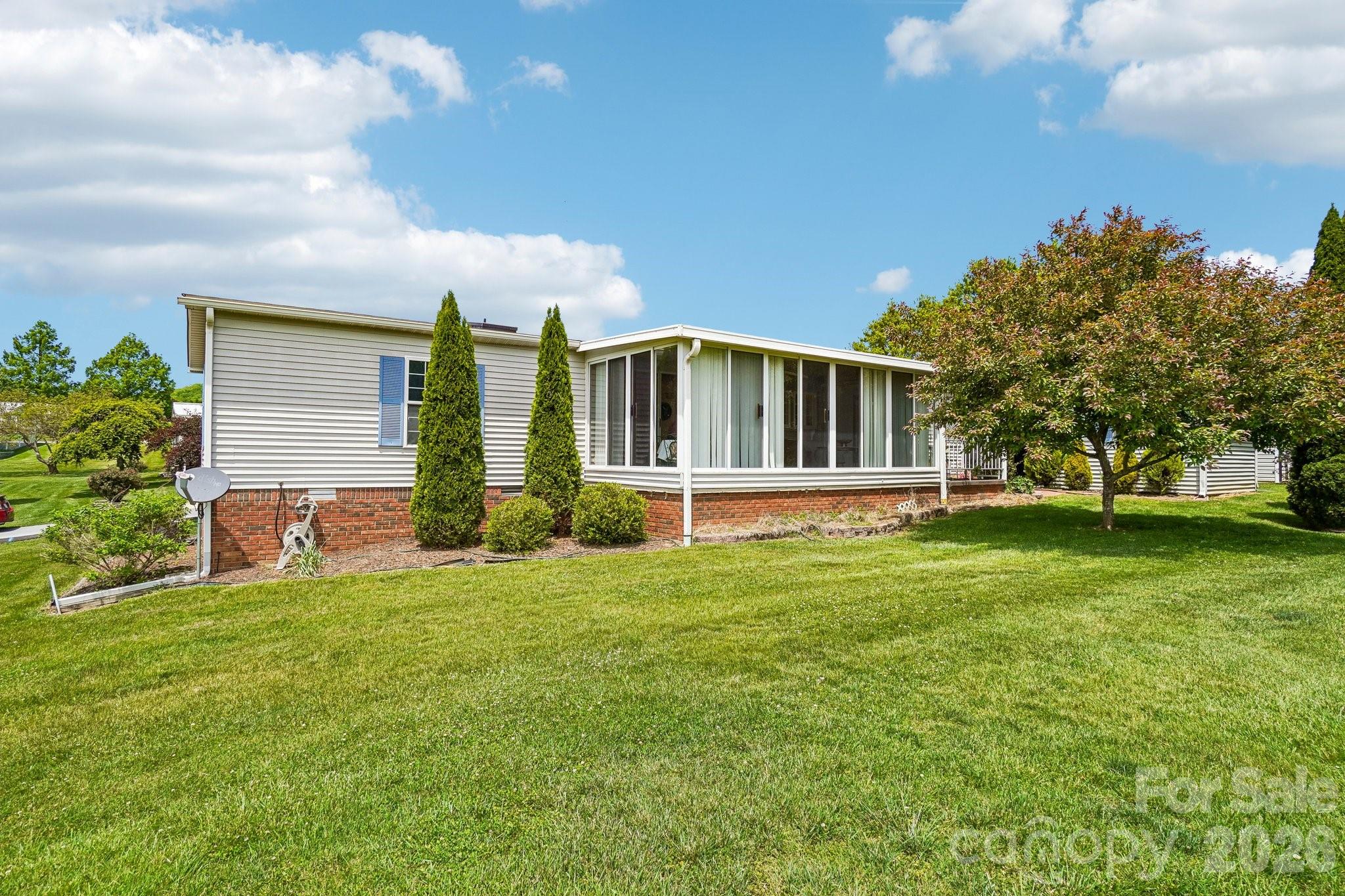 10 N June Lane — Hendersonville