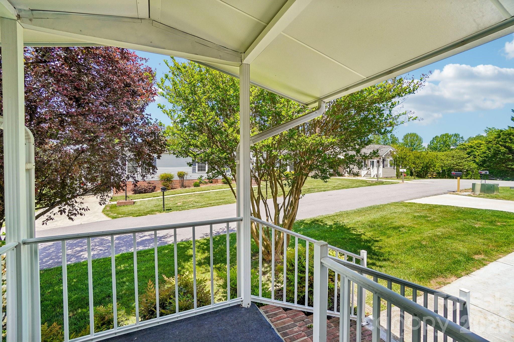 10 N June Lane — Hendersonville
