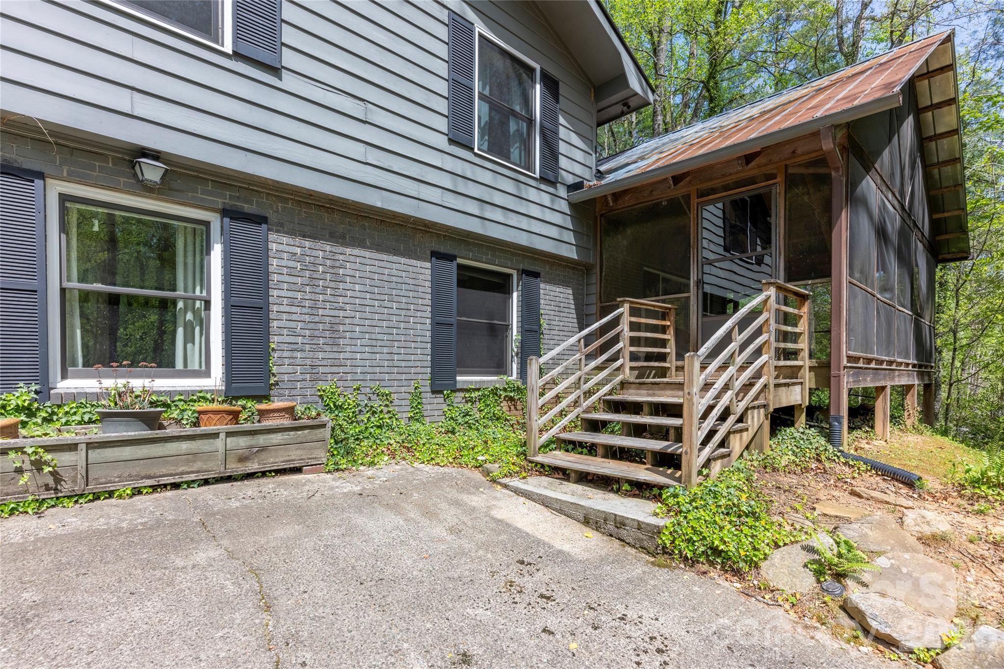 138 Stillwagon Lane — Cedar Mountain