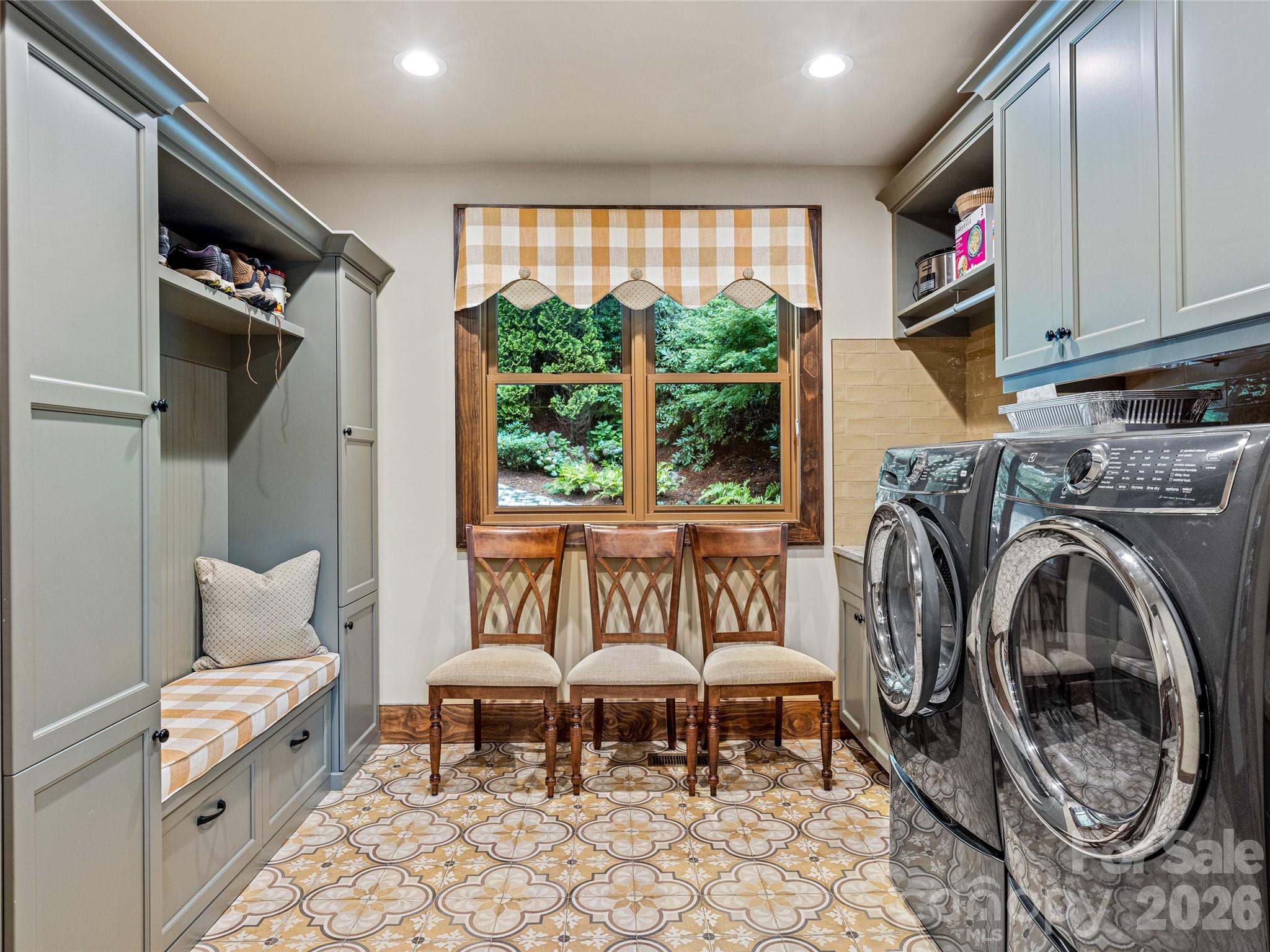 64 Bee Tree Way — Lake Toxaway