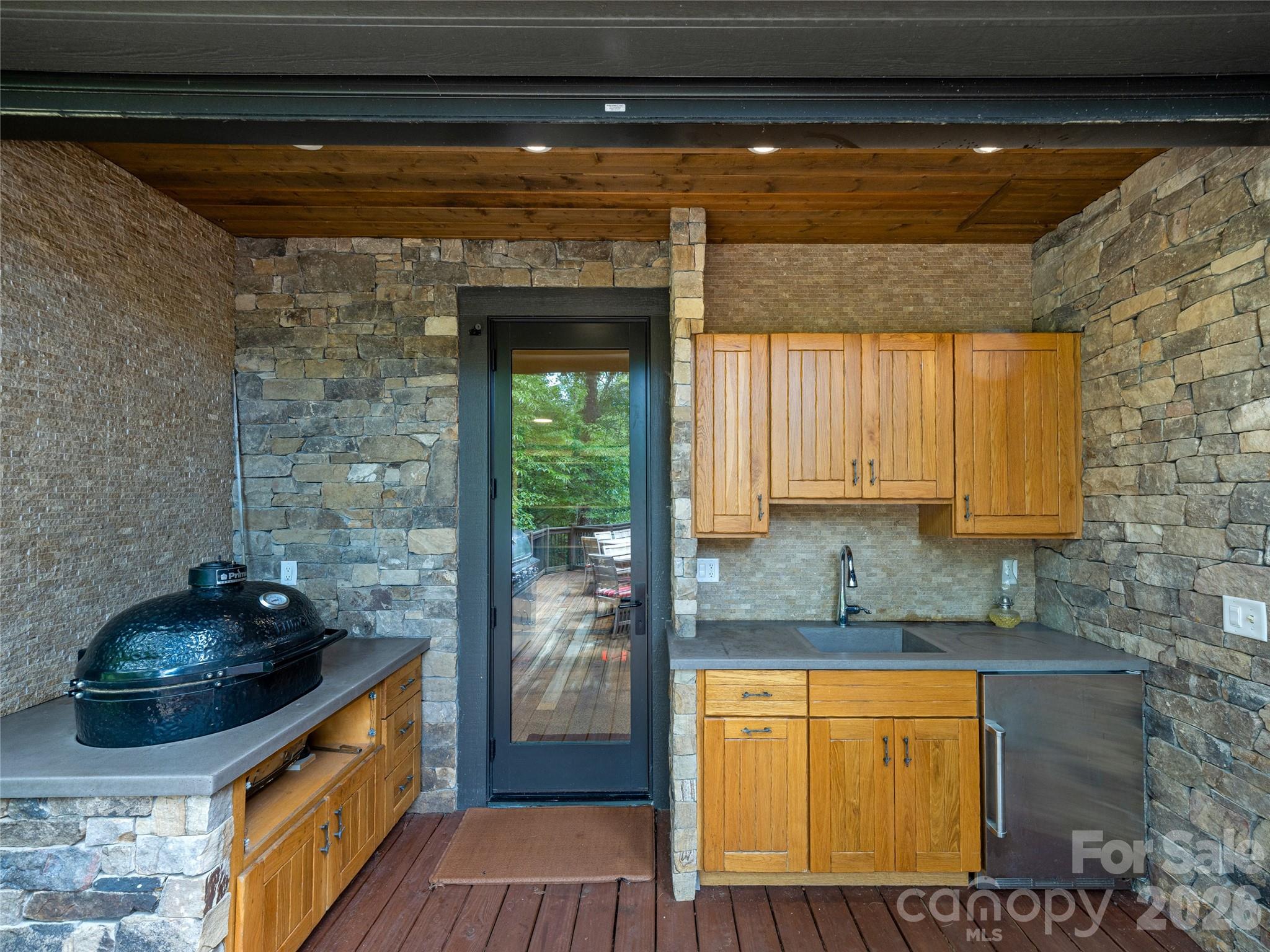 64 Bee Tree Way — Lake Toxaway