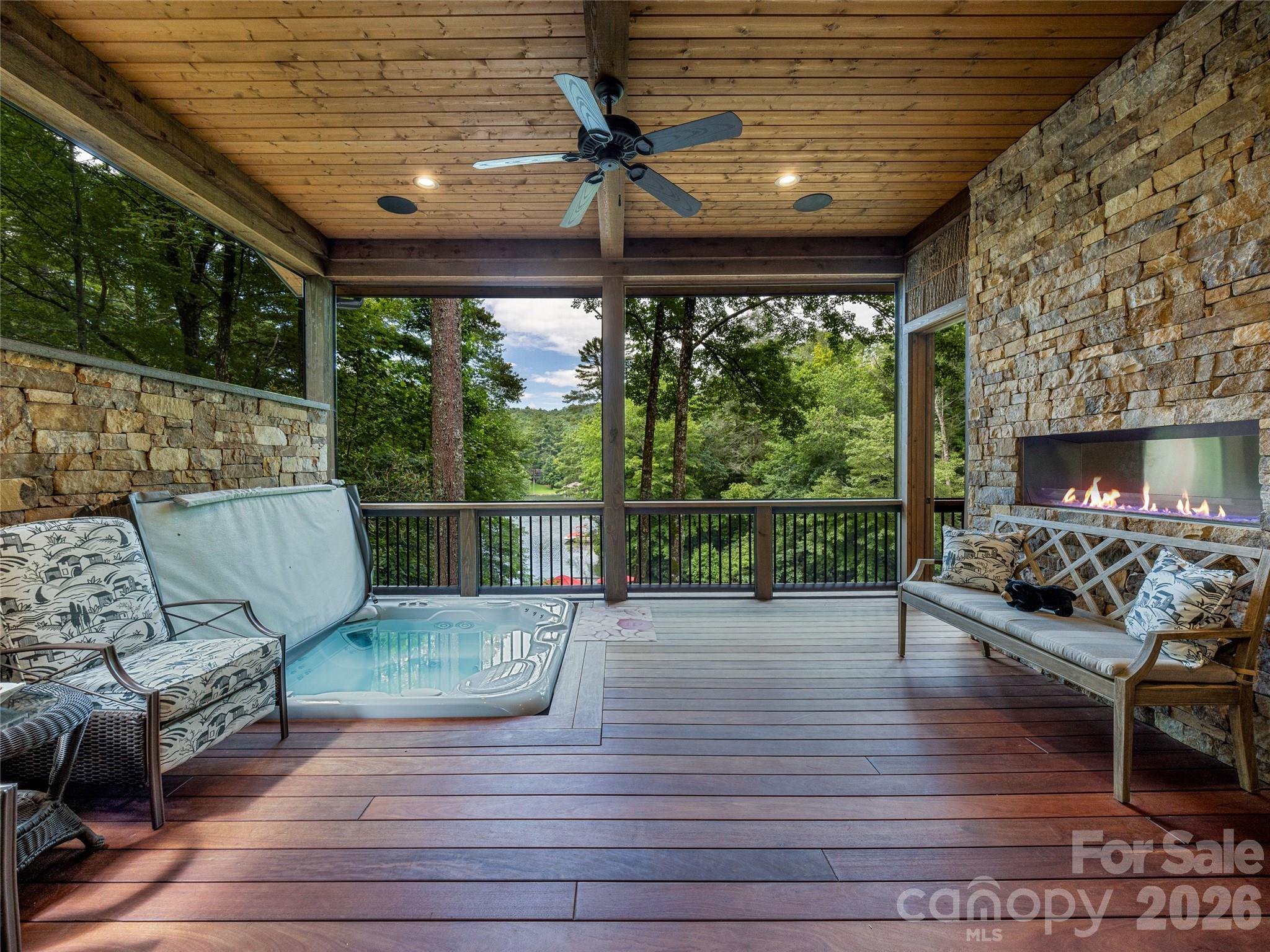 64 Bee Tree Way — Lake Toxaway