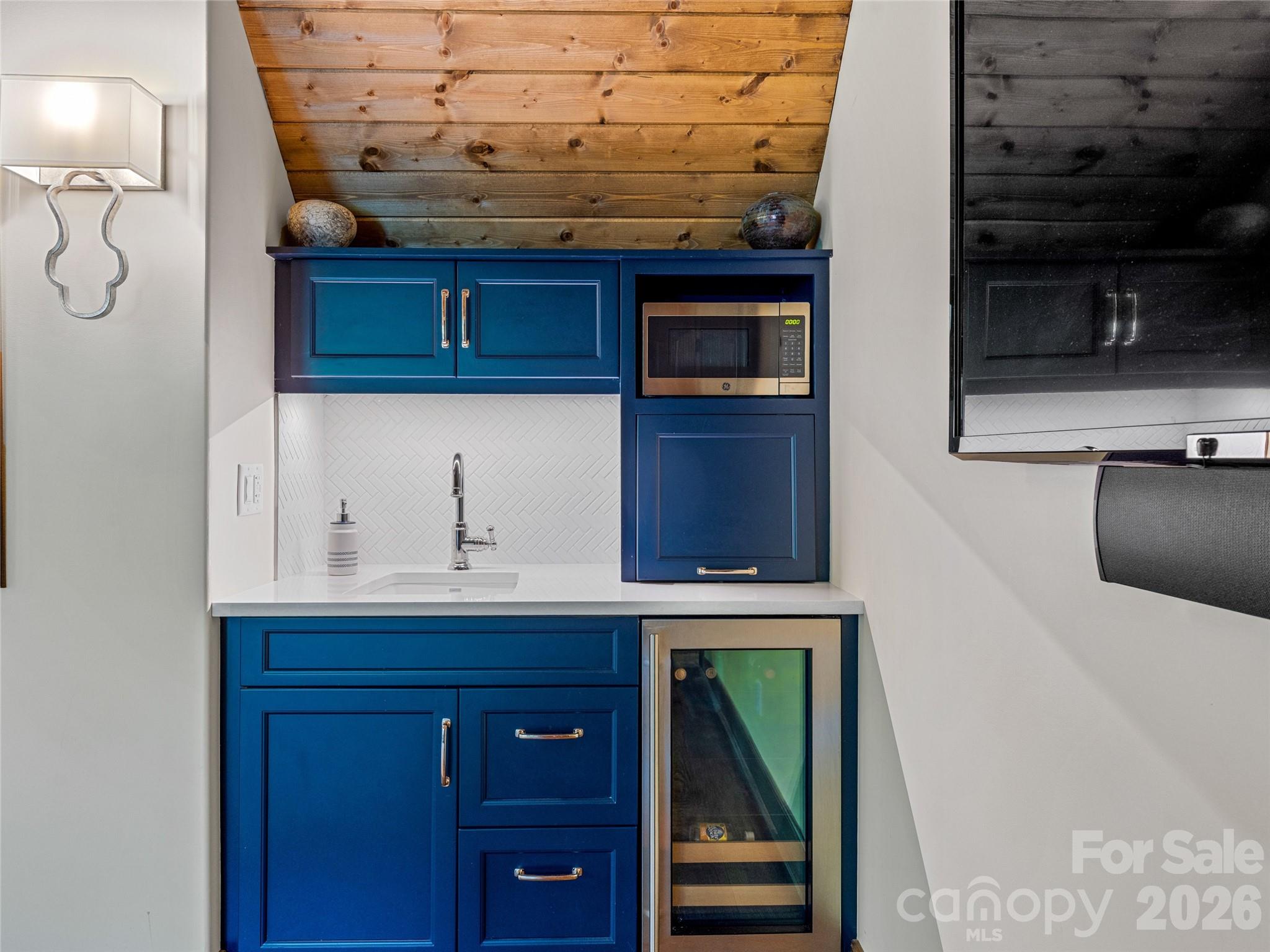 64 Bee Tree Way — Lake Toxaway