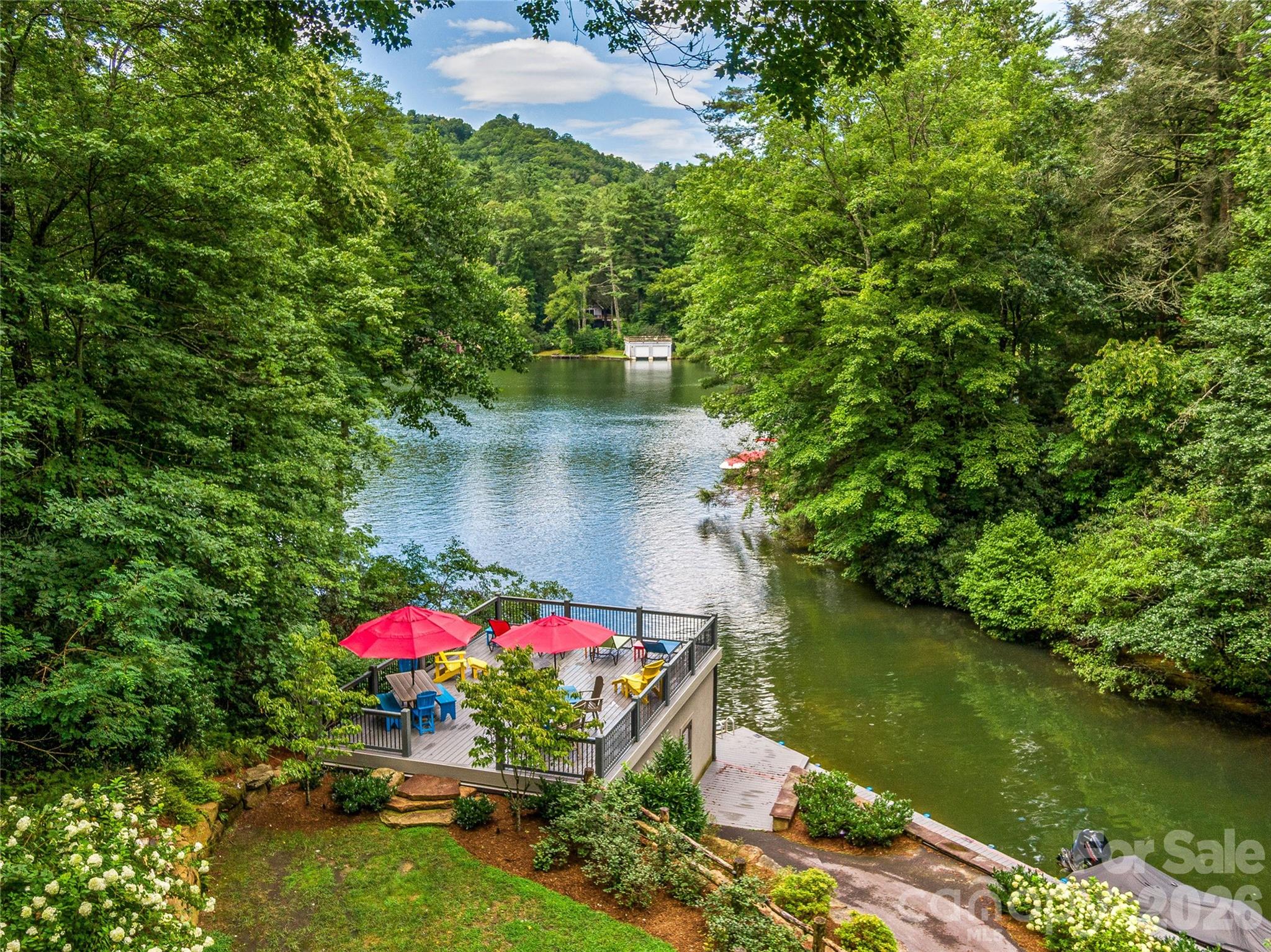 64 Bee Tree Way — Lake Toxaway