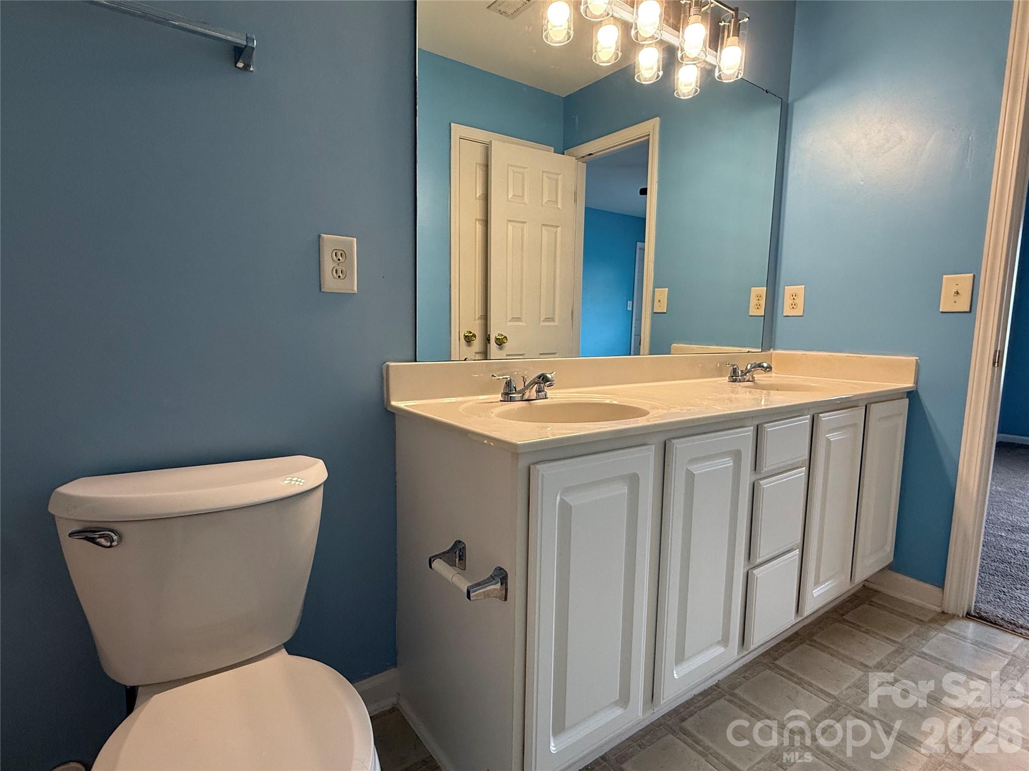 8134 Kings Creek Drive — Charlotte