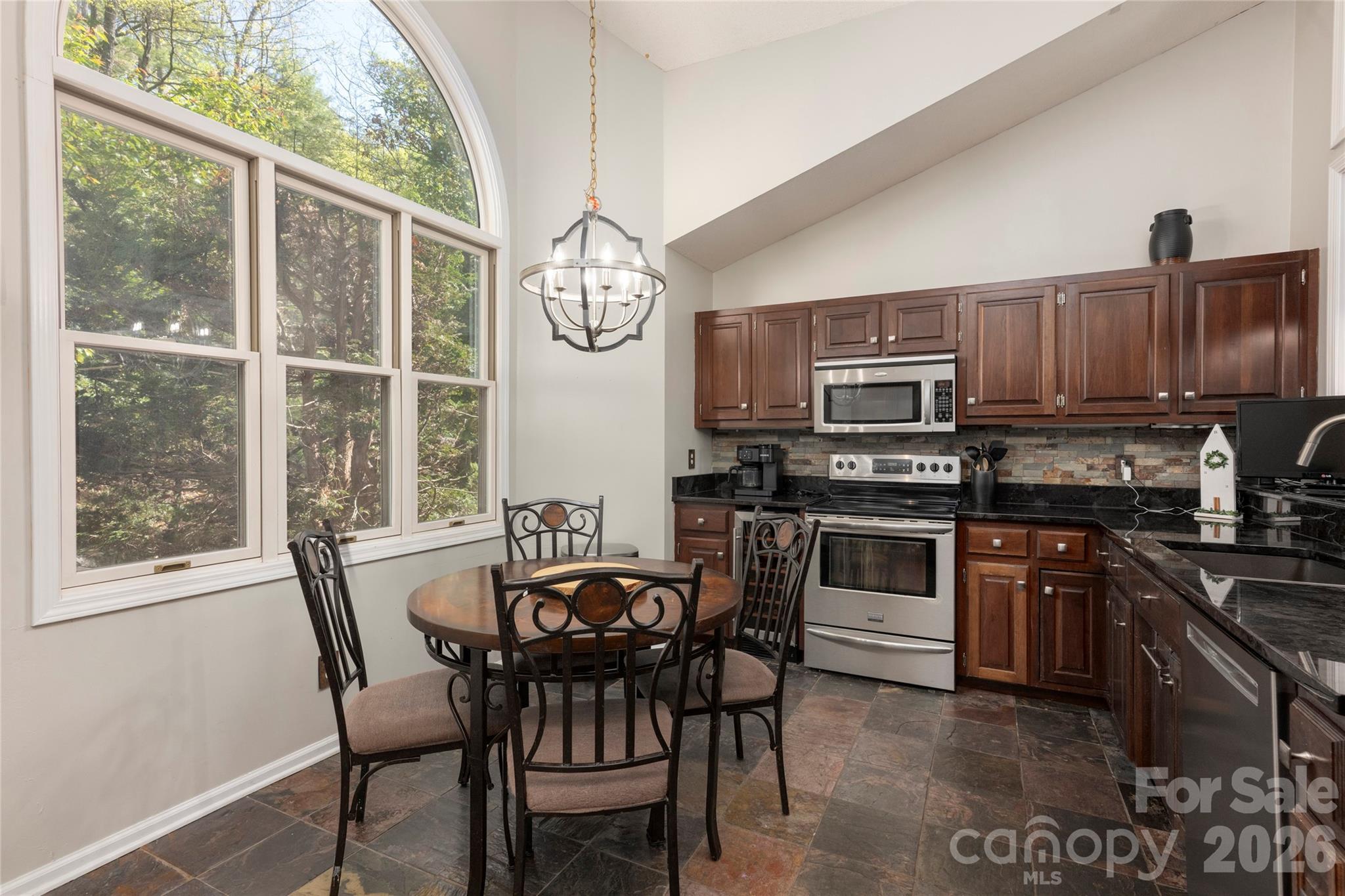516 Cherokee Trace — Lake Toxaway