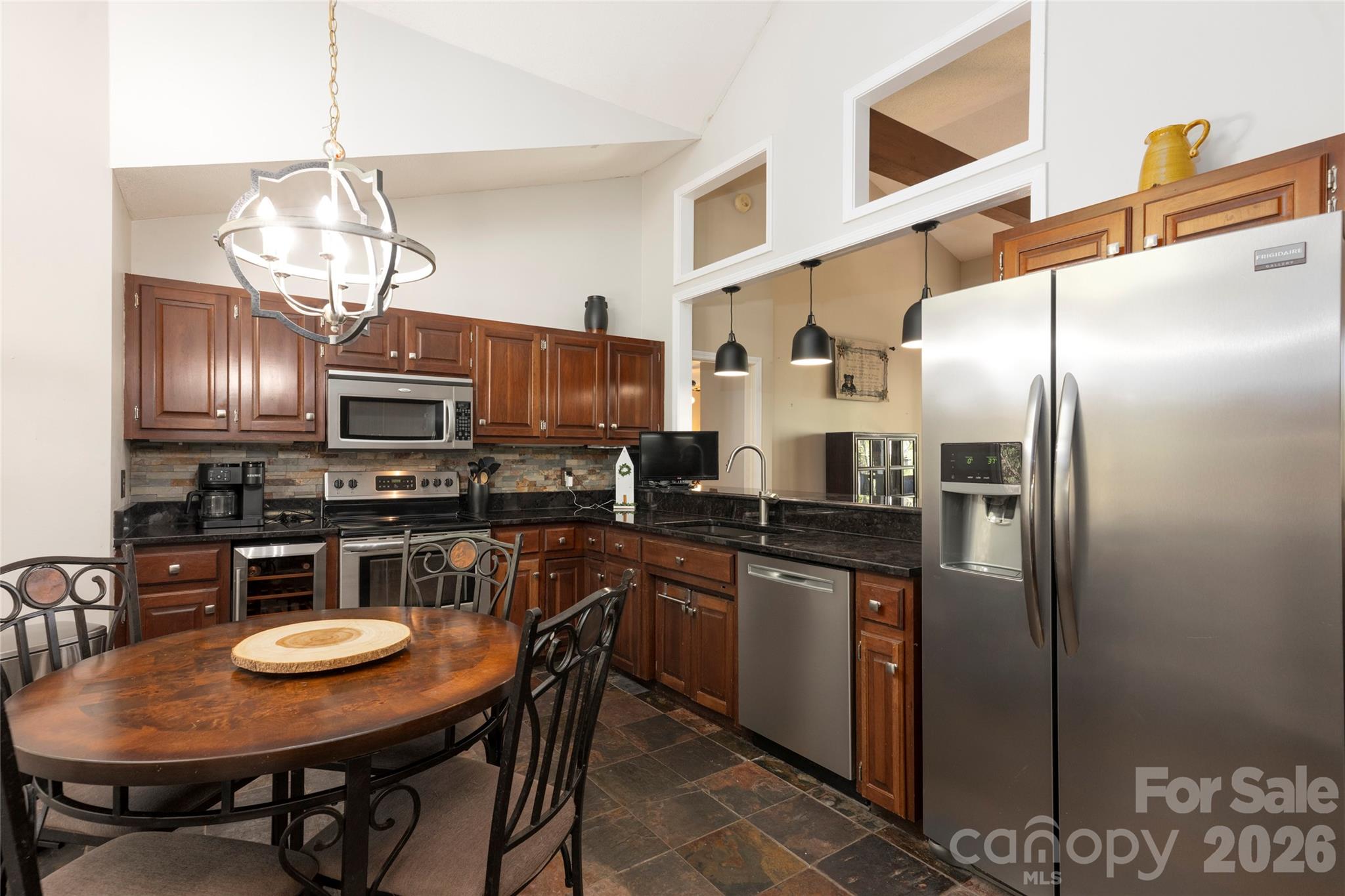 516 Cherokee Trace — Lake Toxaway