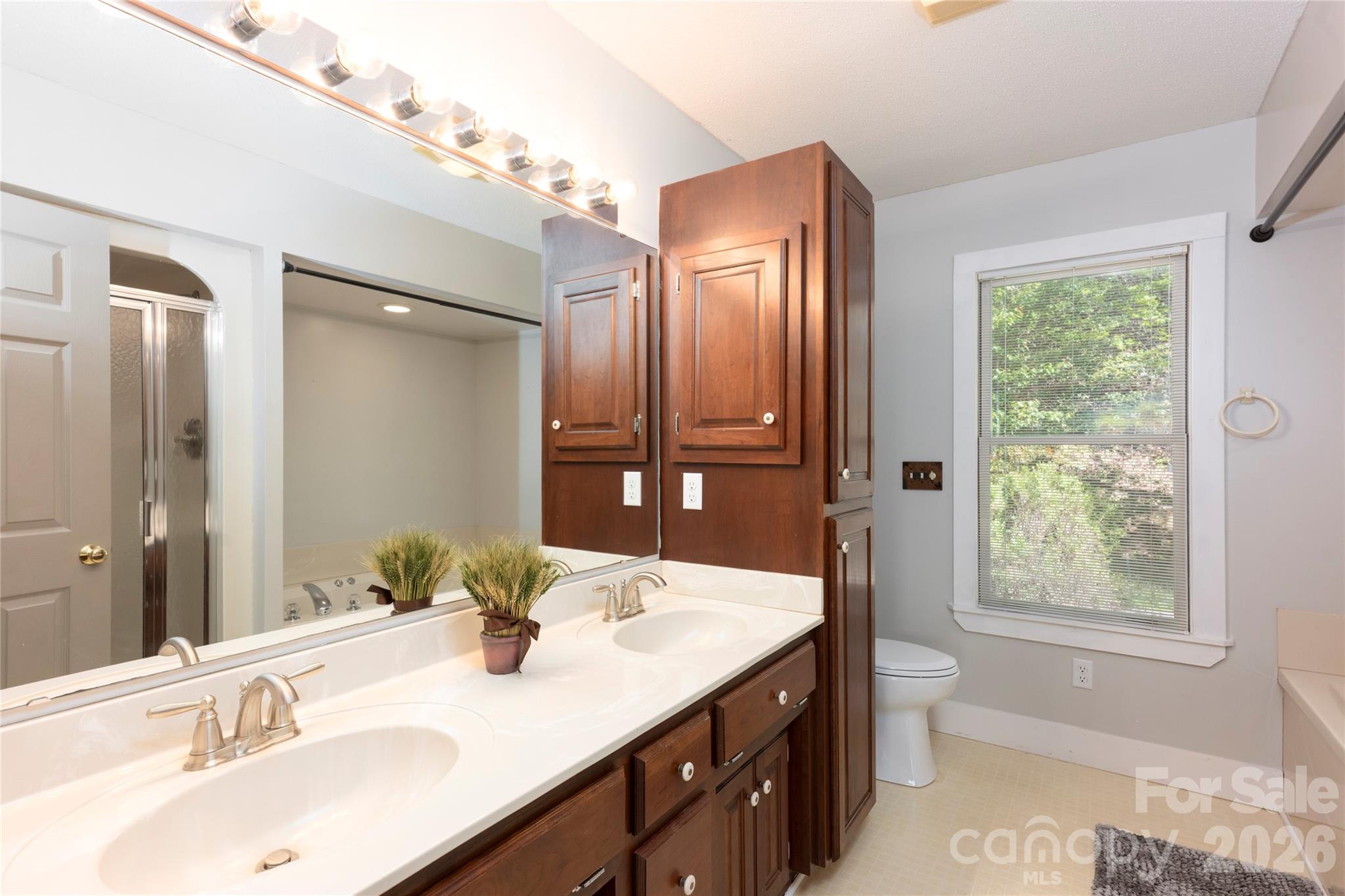 516 Cherokee Trace — Lake Toxaway