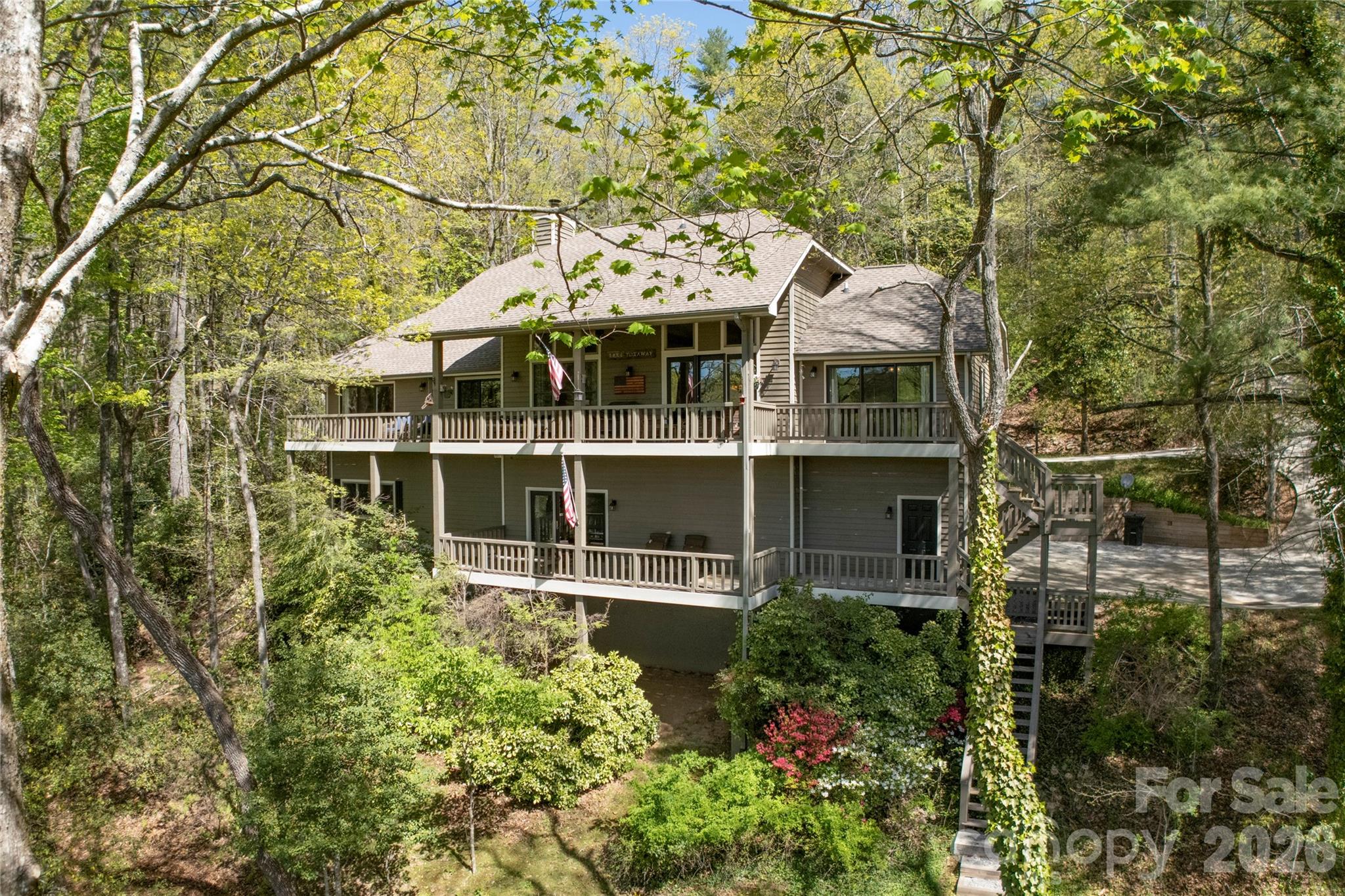 516 Cherokee Trace — Lake Toxaway
