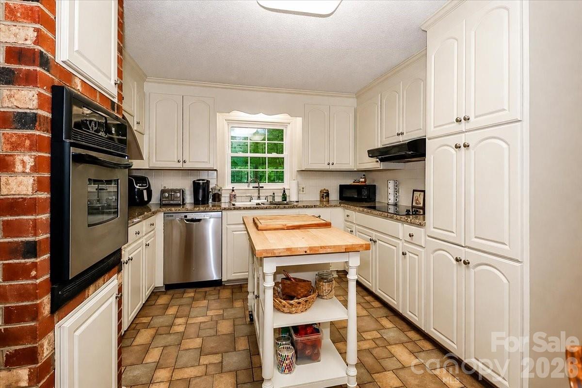 111 Wildflower Lane — Statesville