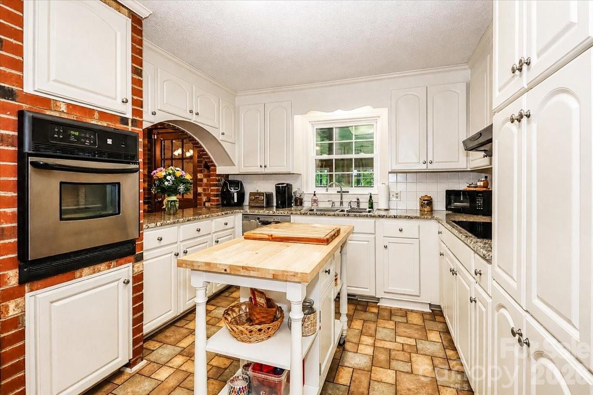 111 Wildflower Lane — Statesville