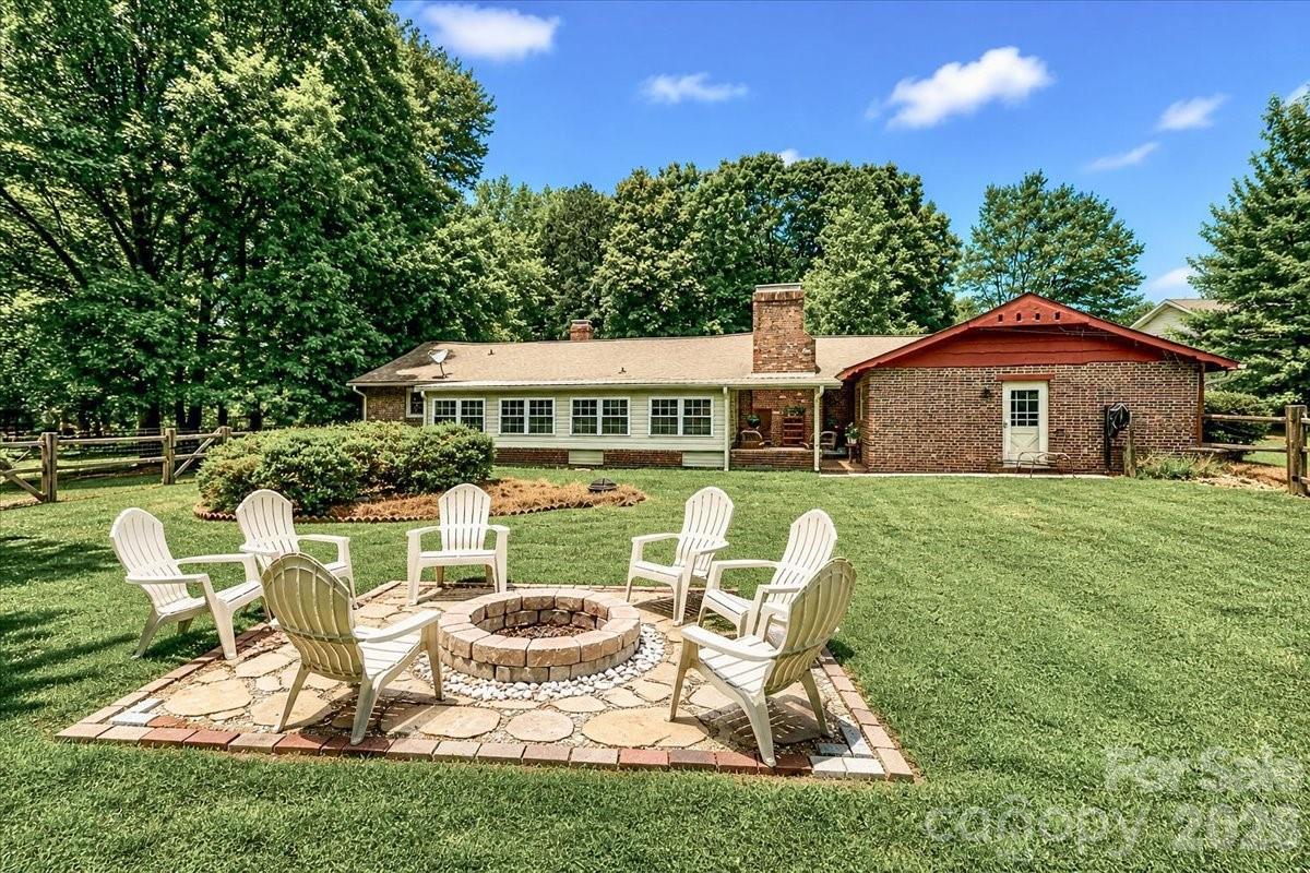 111 Wildflower Lane — Statesville